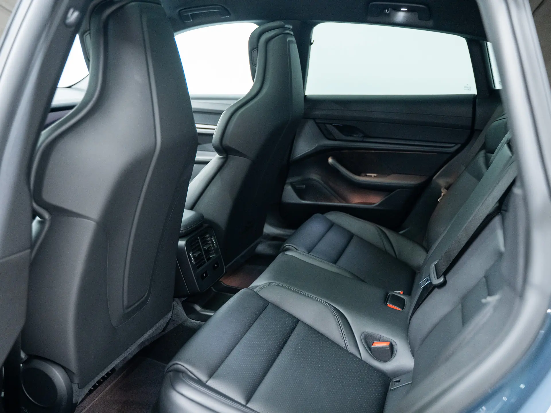 Taycan Sport Turismo Black Edition