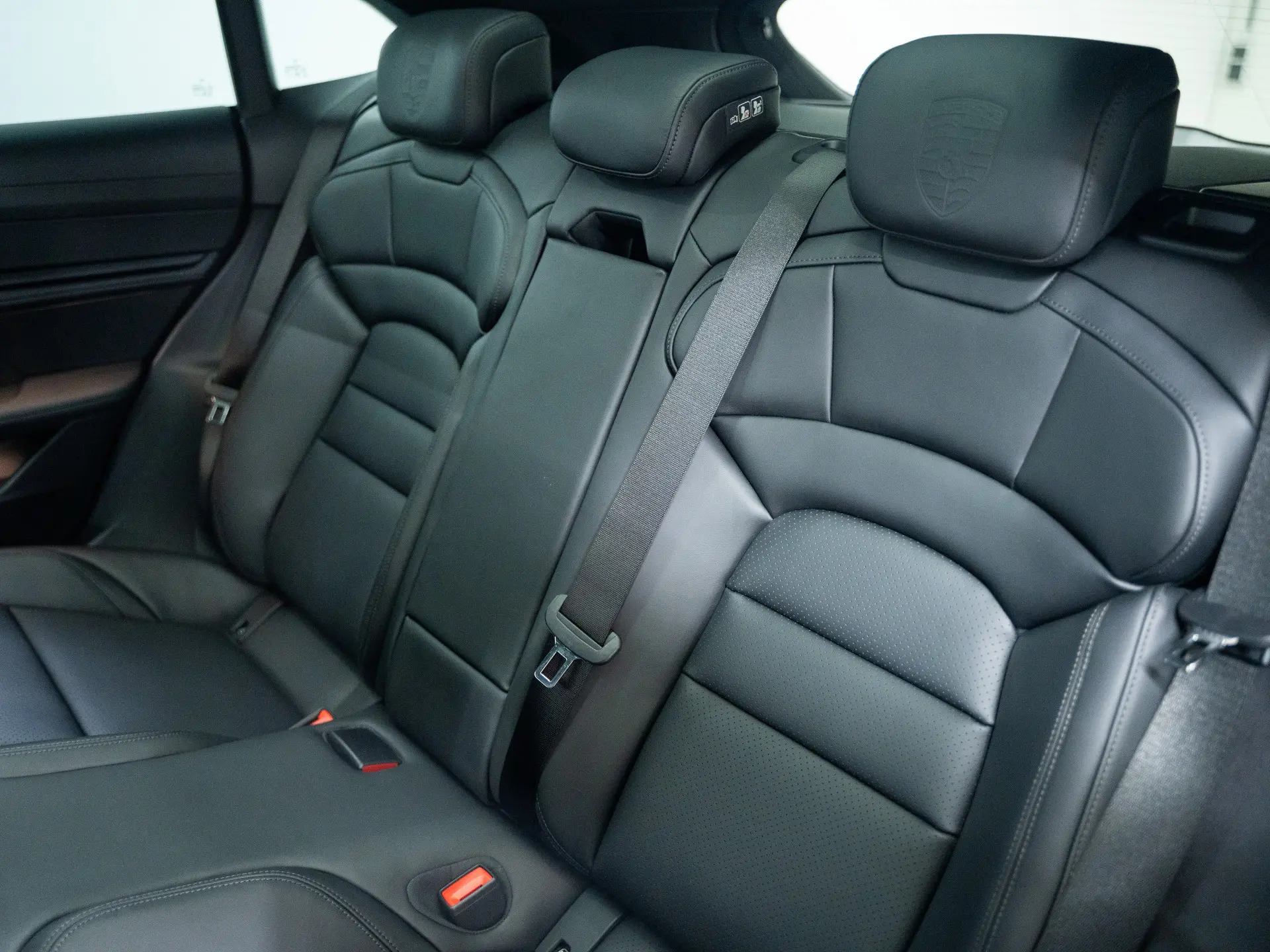 Taycan Sport Turismo Black Edition