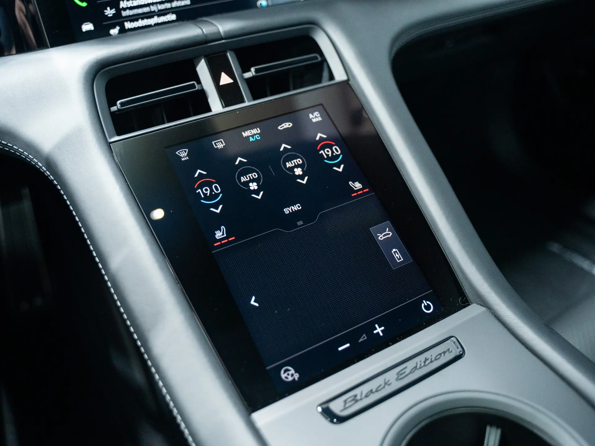 Taycan Sport Turismo Black Edition