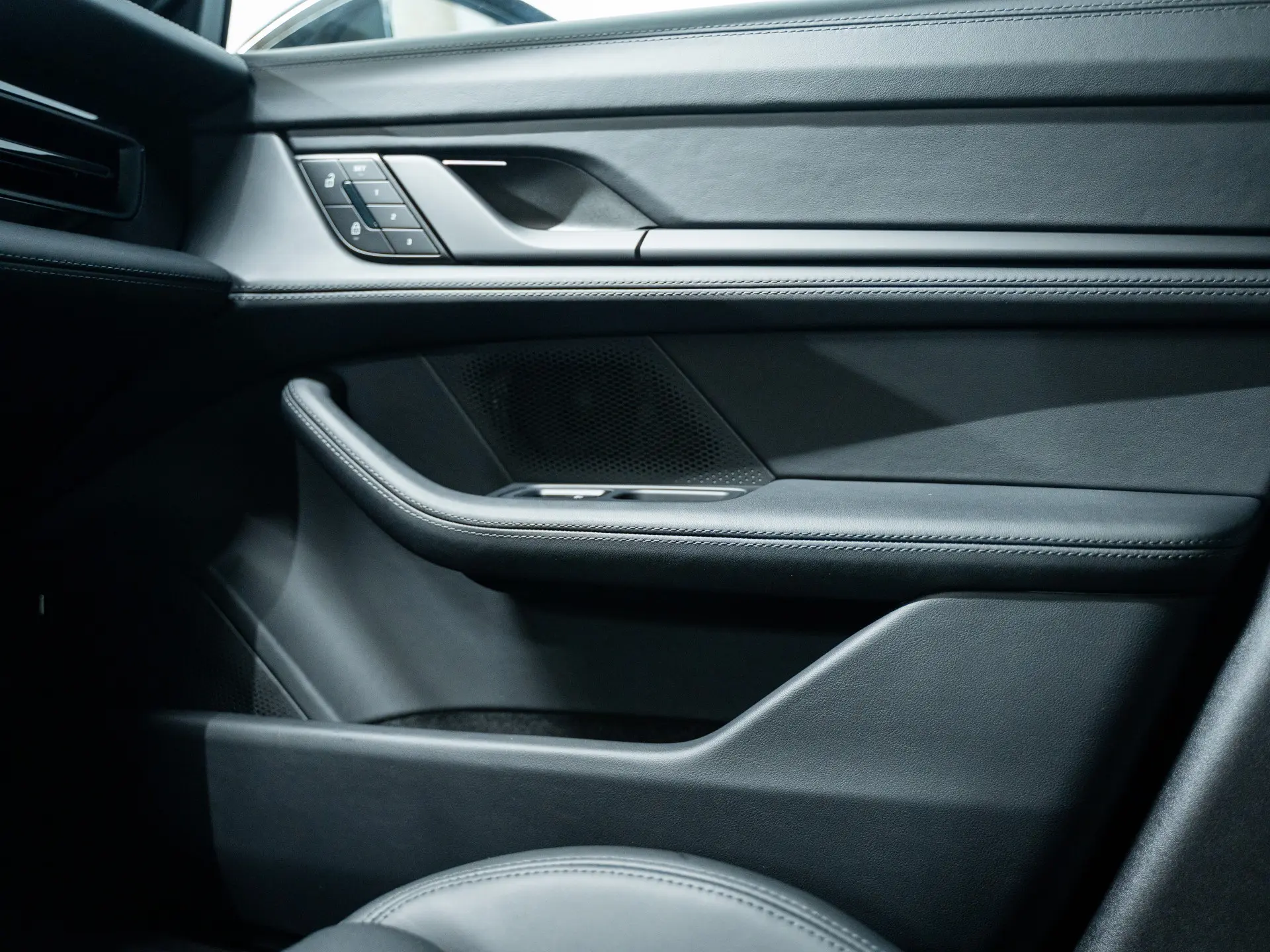 Taycan Sport Turismo Black Edition