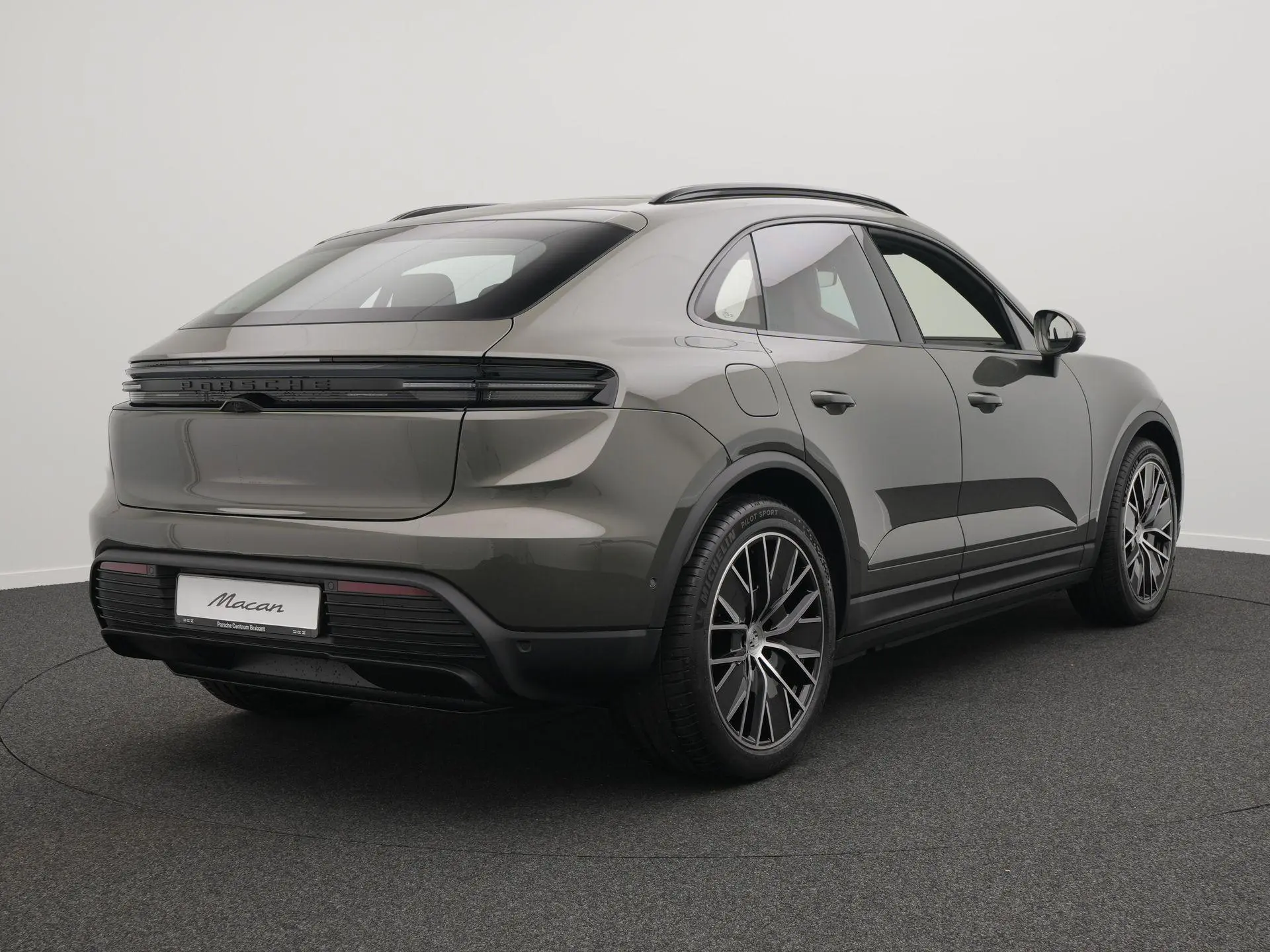 Macan 4