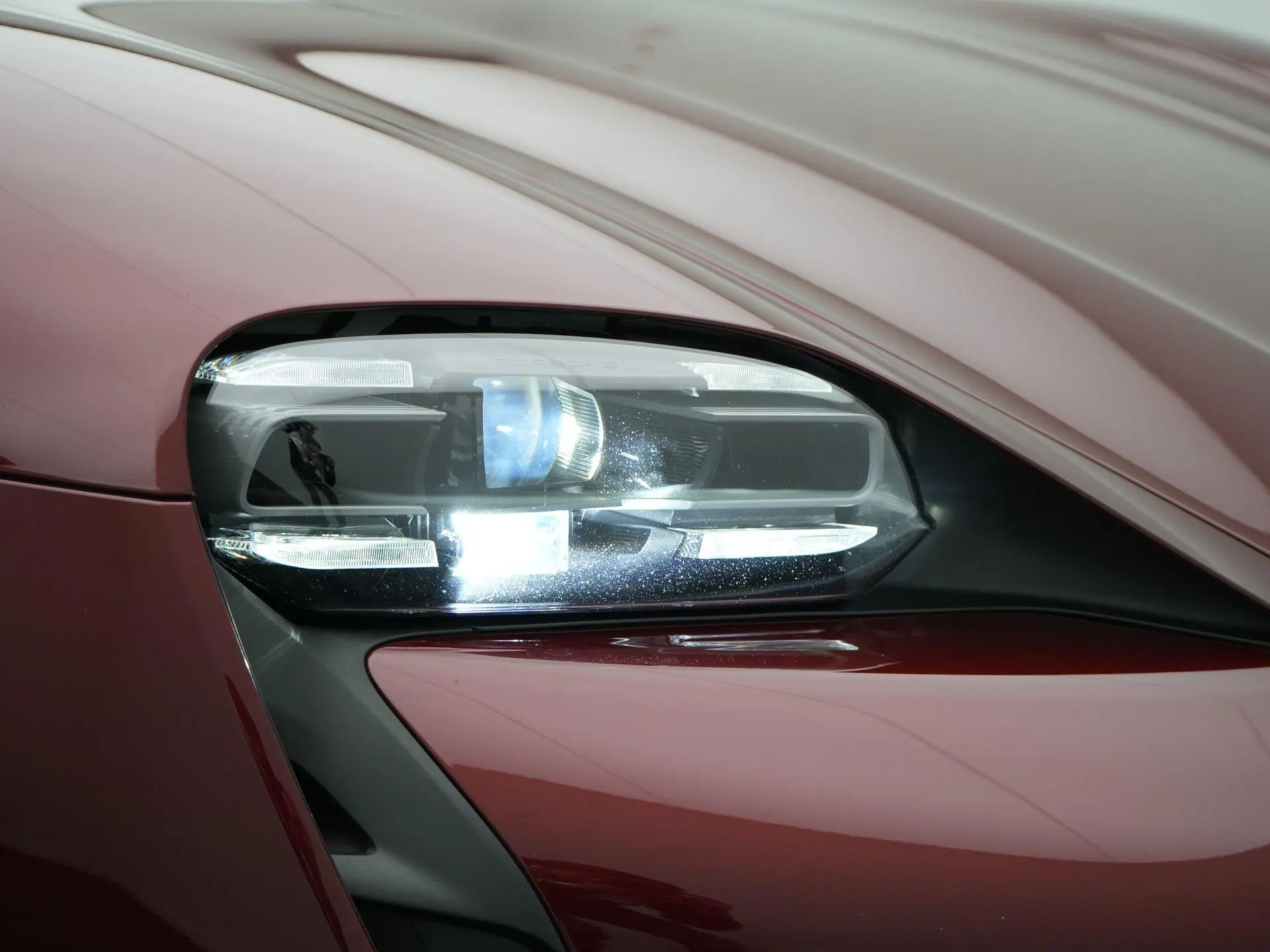 Taycan Cross Turismo 4