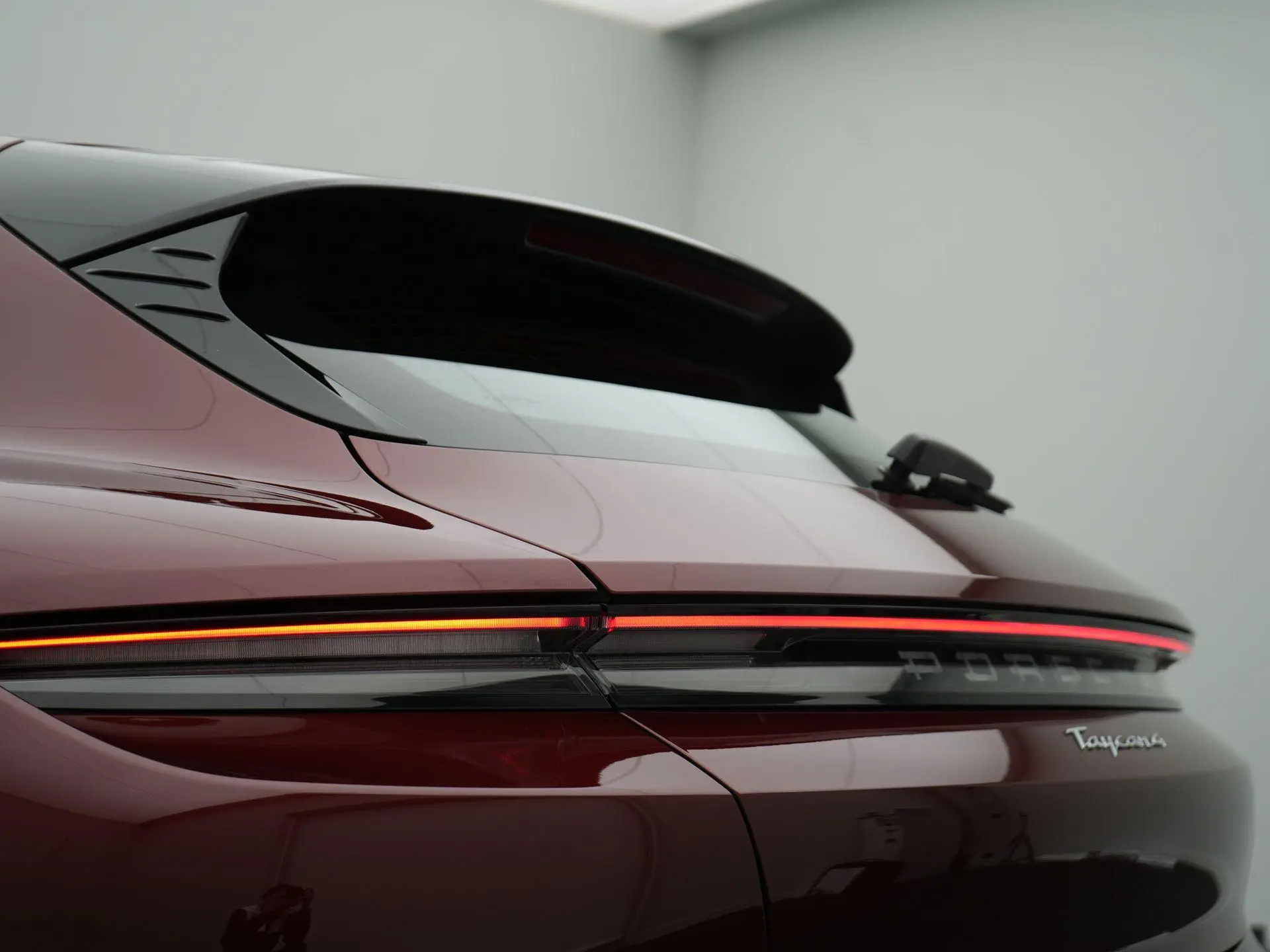 Taycan Cross Turismo 4