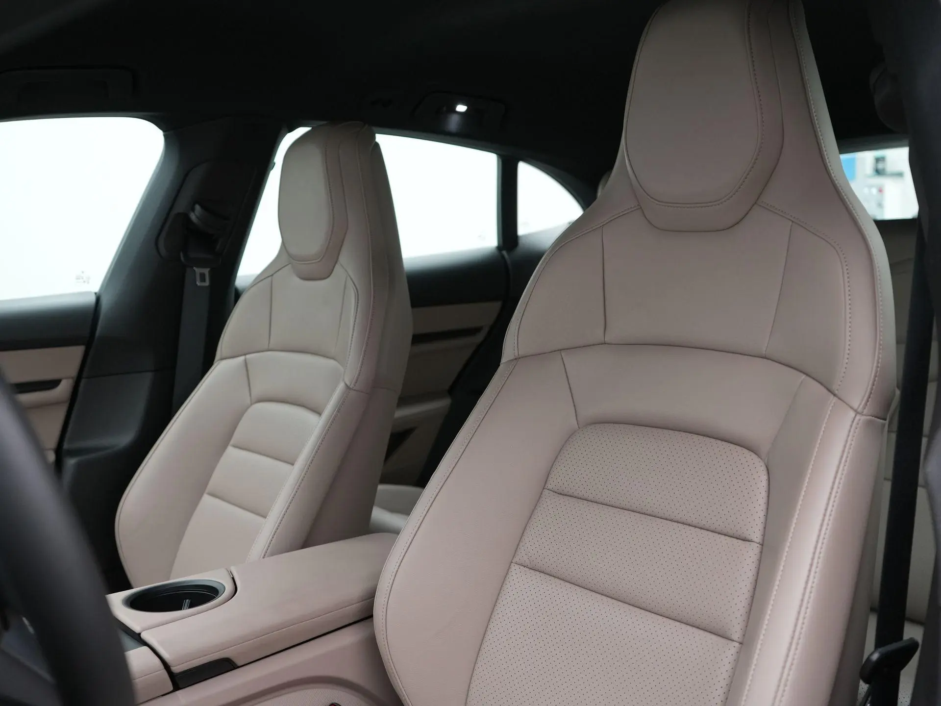 Taycan Cross Turismo 4