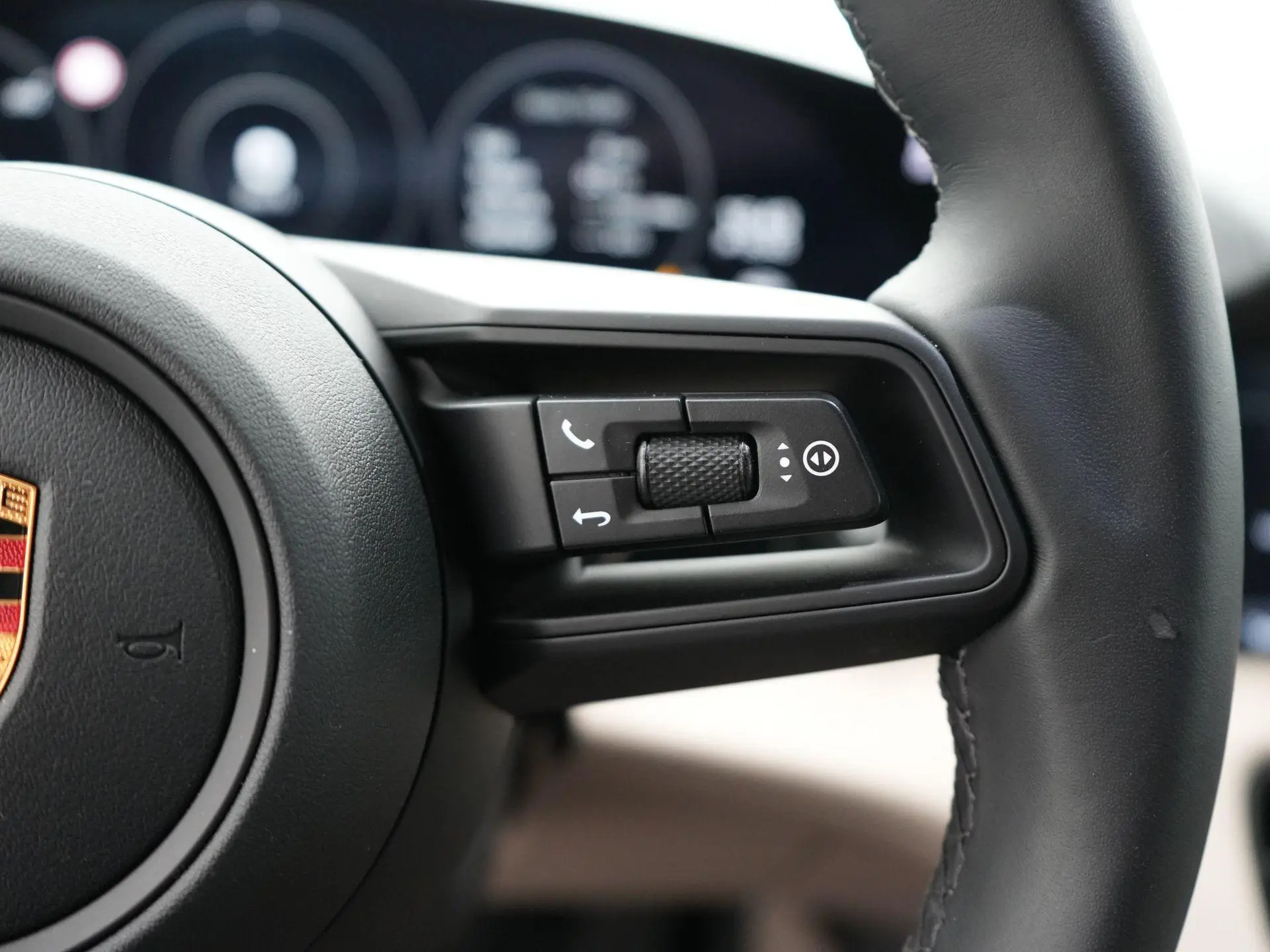 Taycan Cross Turismo 4