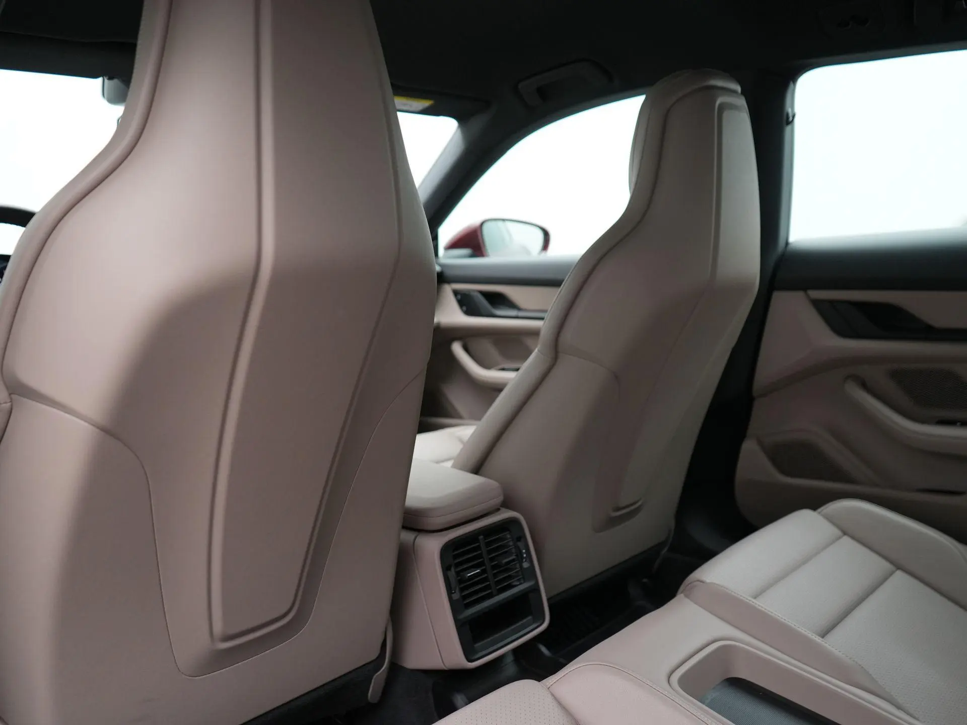 Taycan Cross Turismo 4