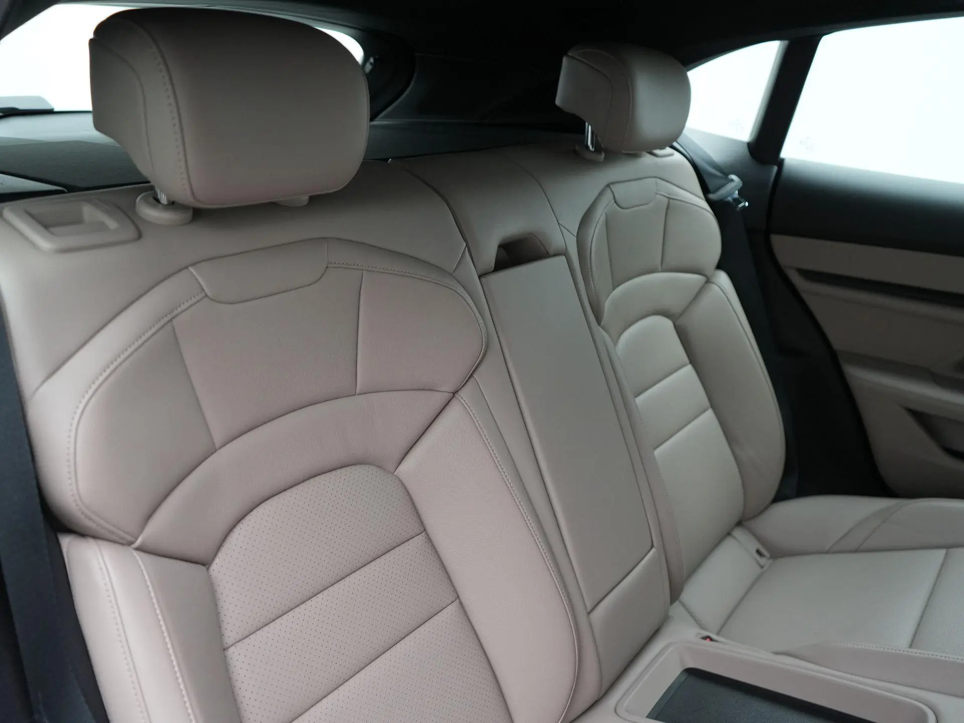 Taycan Cross Turismo 4