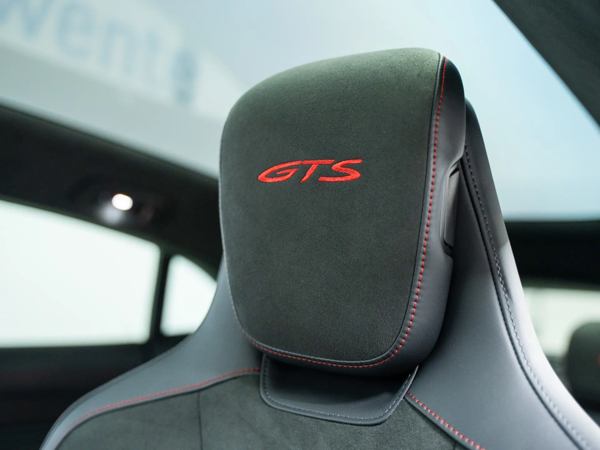 Taycan GTS Sport Turismo