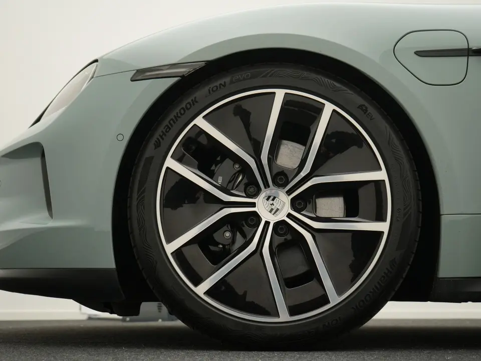 Taycan Sport Tursimo MJ2025