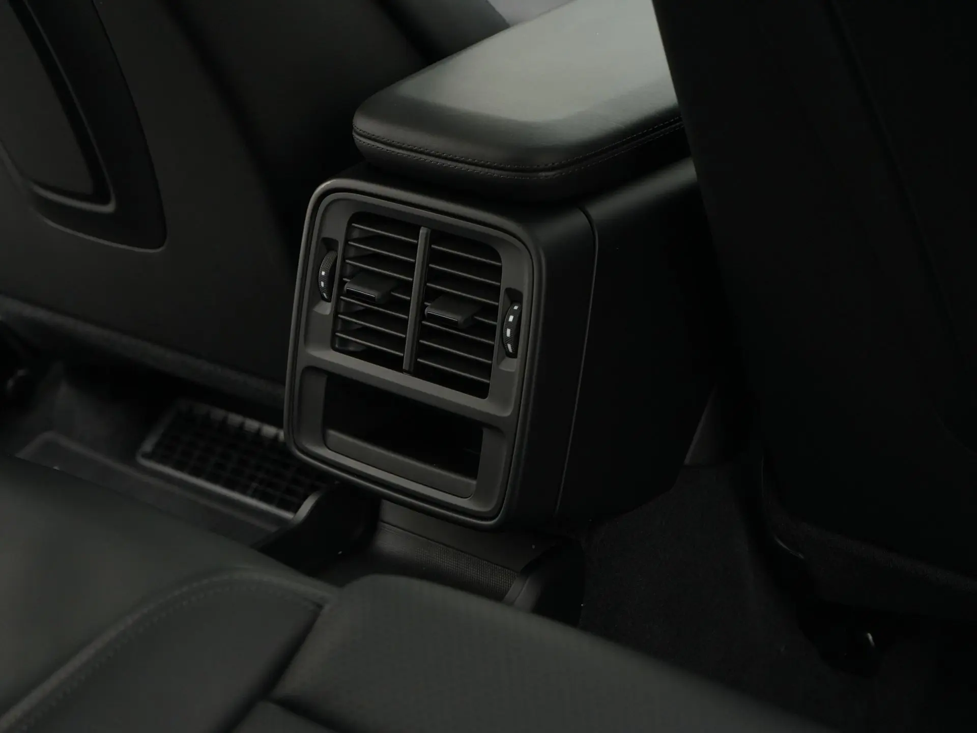 Taycan Sport Tursimo MJ2025