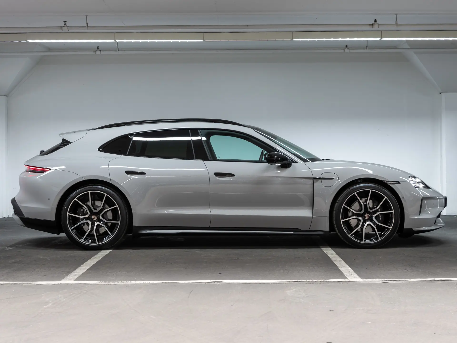 Taycan Sport Turismo Black Edition