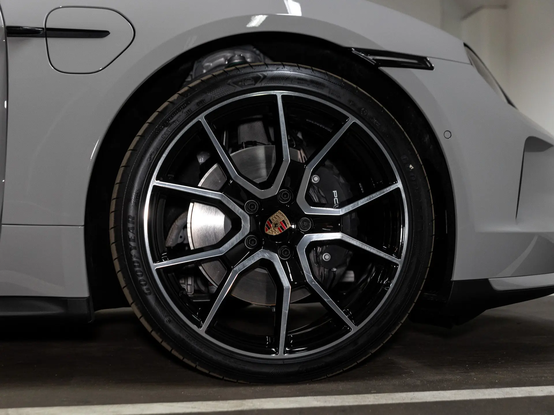 Taycan Sport Turismo Black Edition