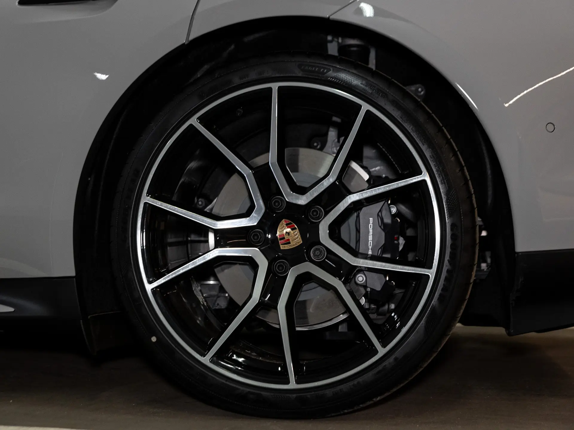 Taycan Sport Turismo Black Edition