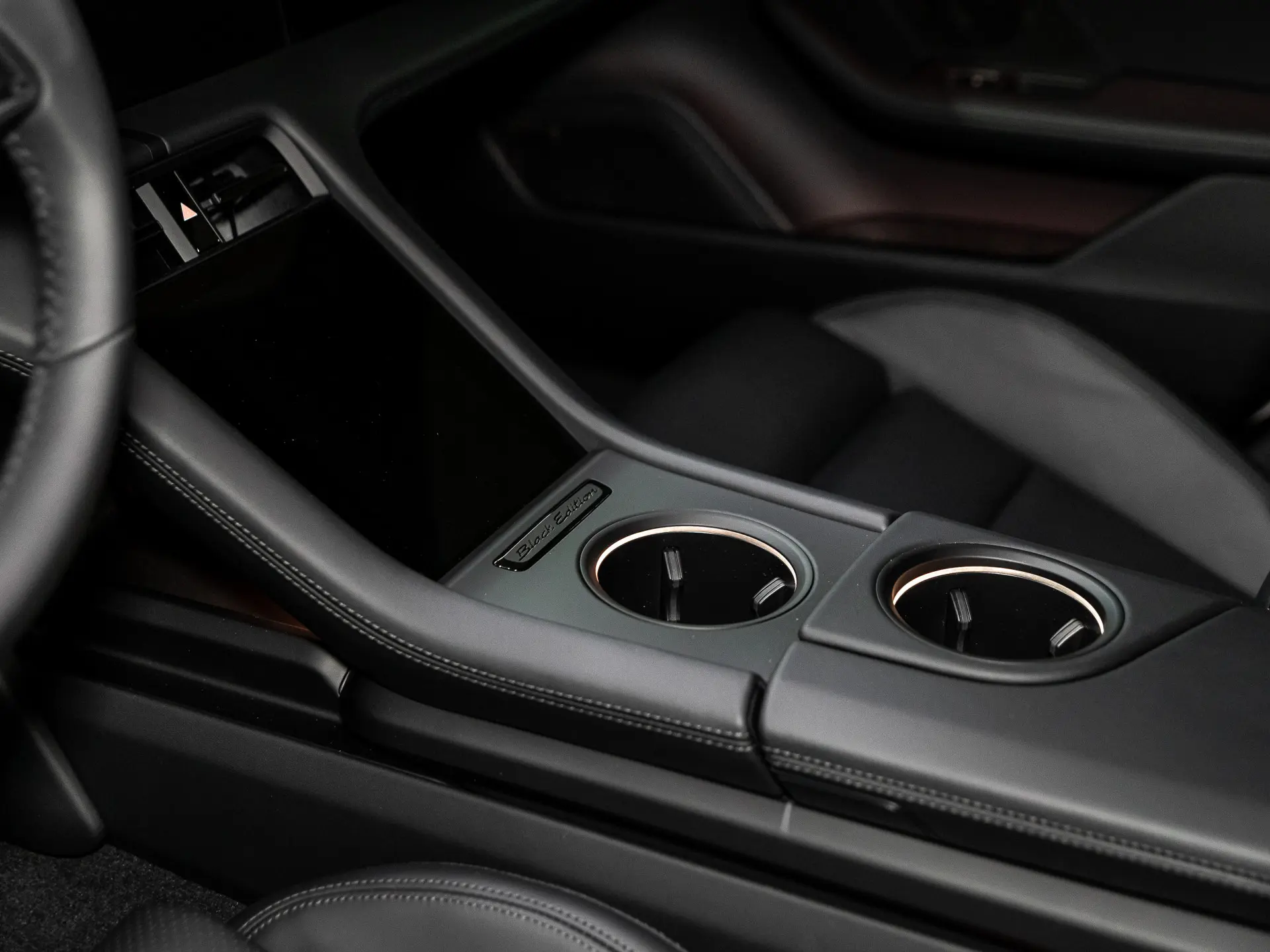 Taycan Sport Turismo Black Edition