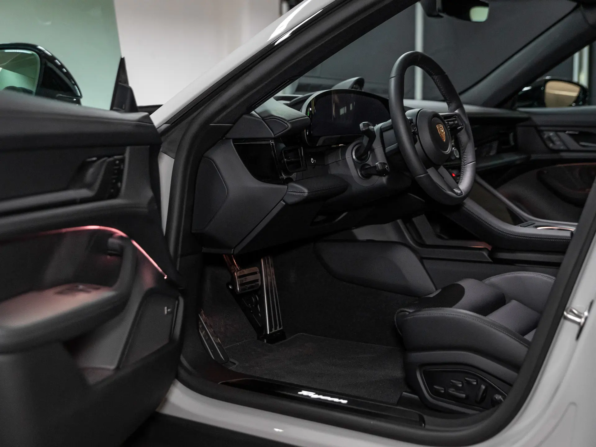 Taycan Sport Turismo Black Edition