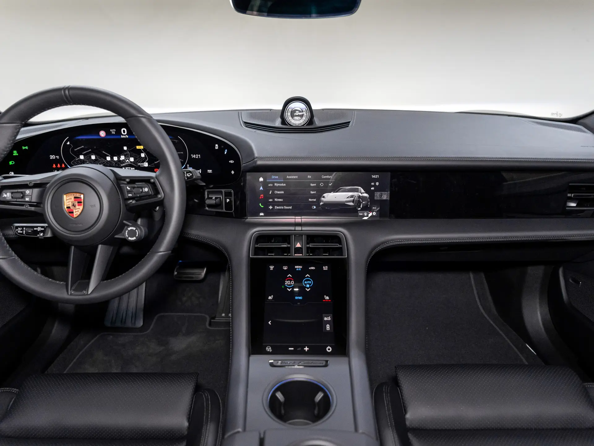 Taycan Sport Turismo Black Edition