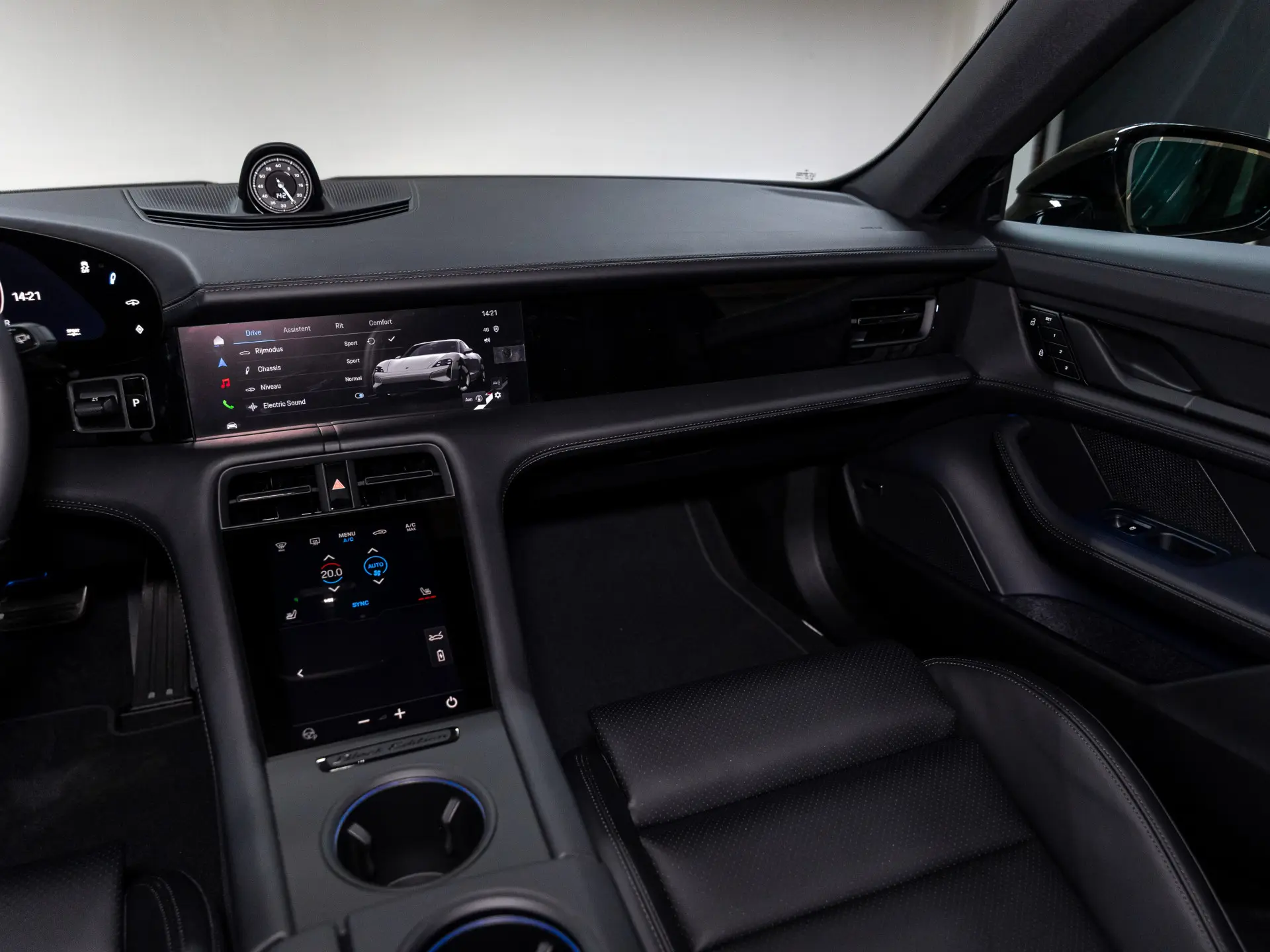 Taycan Sport Turismo Black Edition