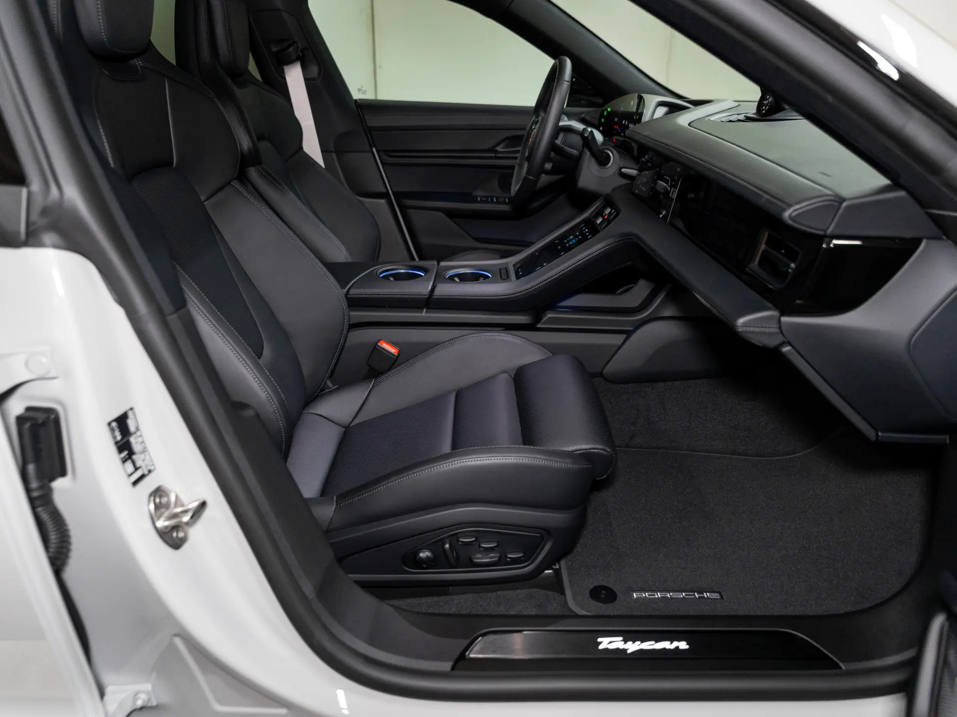 Taycan Sport Turismo Black Edition