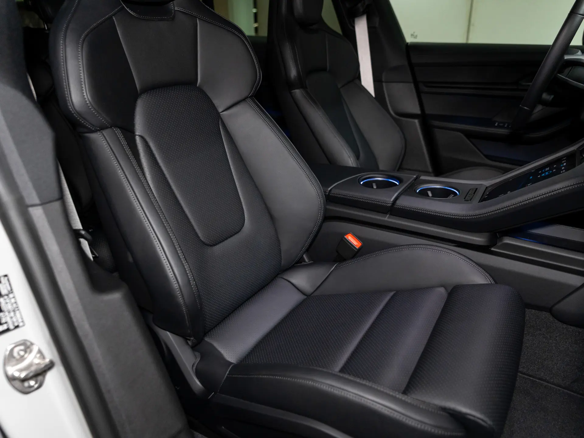 Taycan Sport Turismo Black Edition