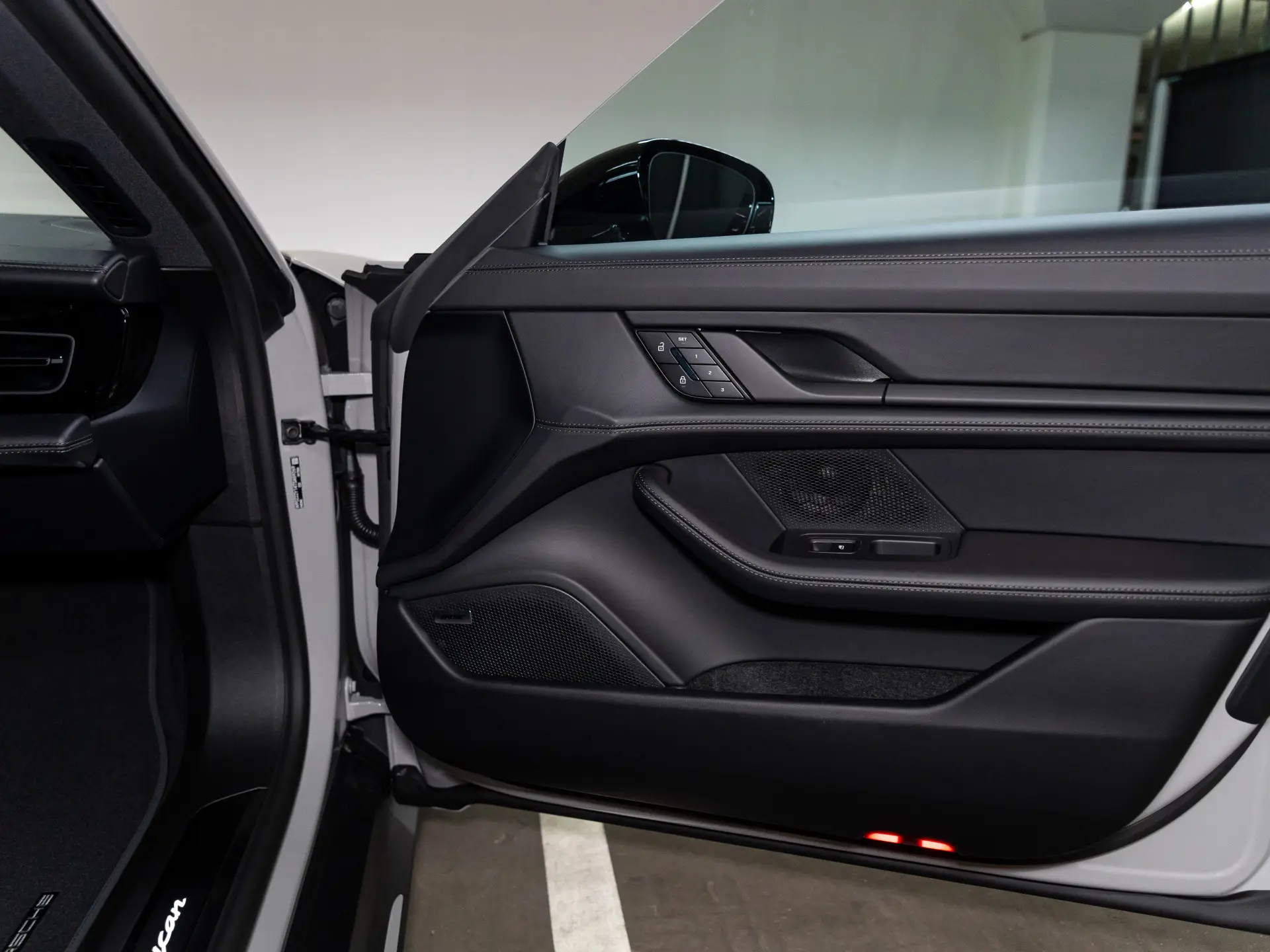 Taycan Sport Turismo Black Edition