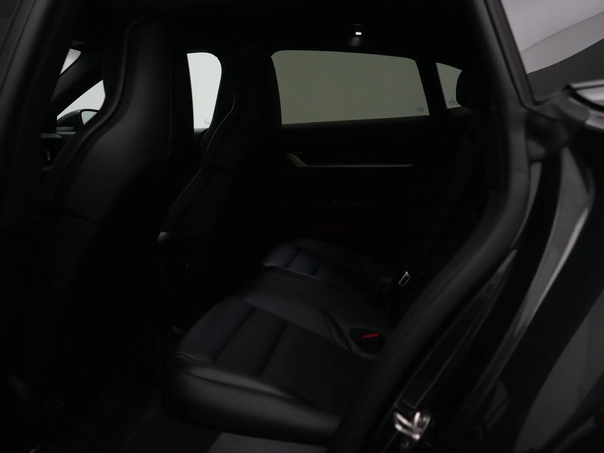 Taycan Cross Turismo 4