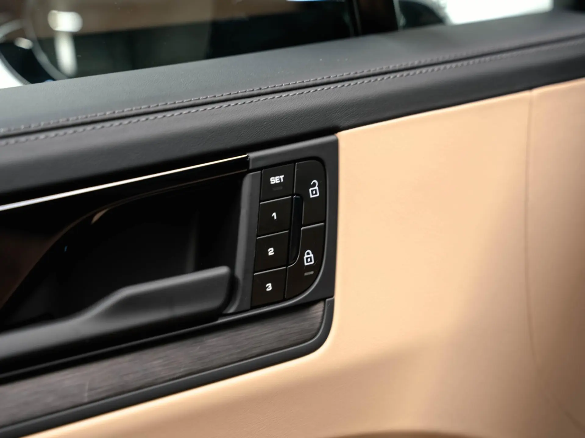 Cayenne E-Hybrid Black Edition