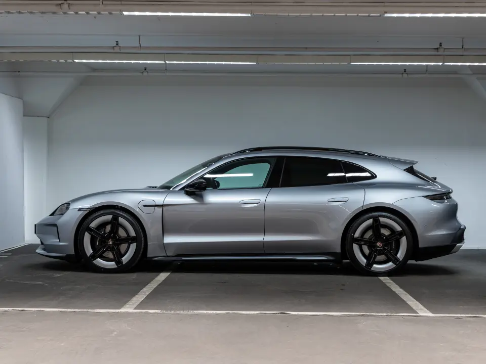 Taycan Sport Turismo Black Edition