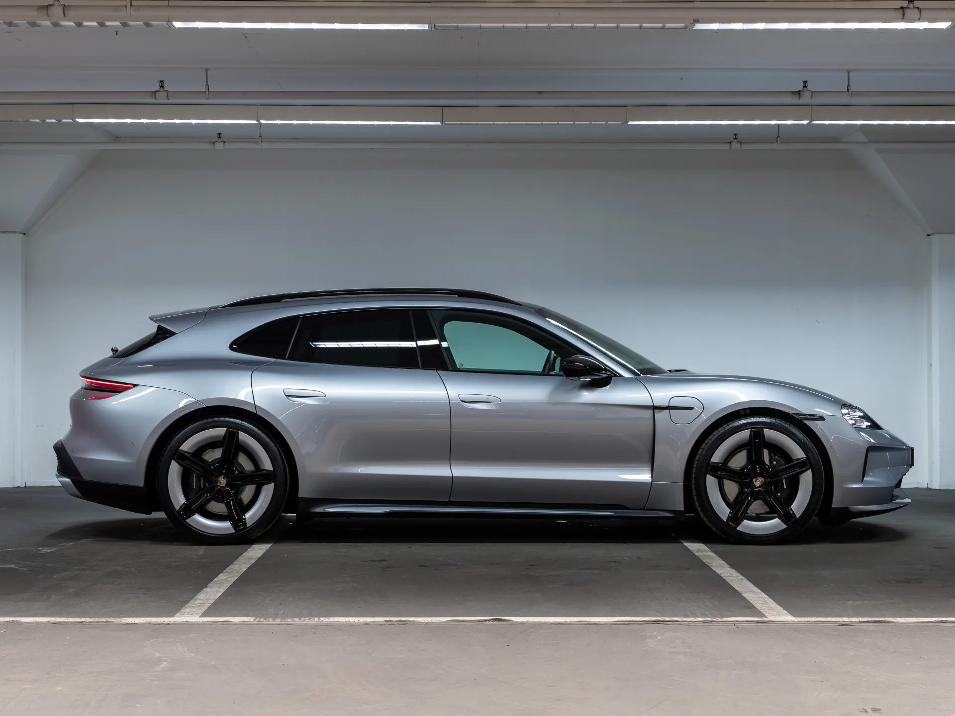 Taycan Sport Turismo Black Edition