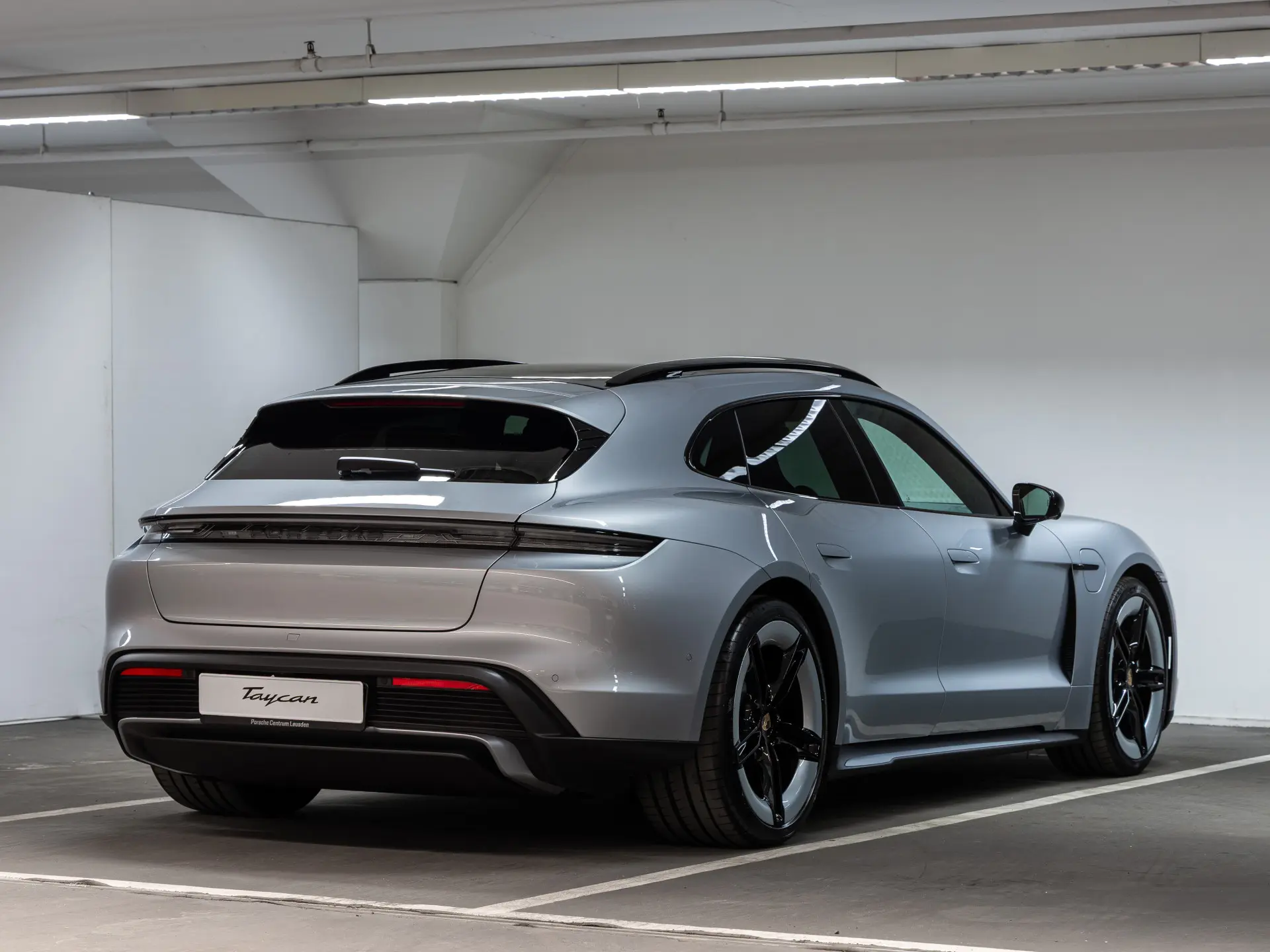 Taycan Sport Turismo Black Edition