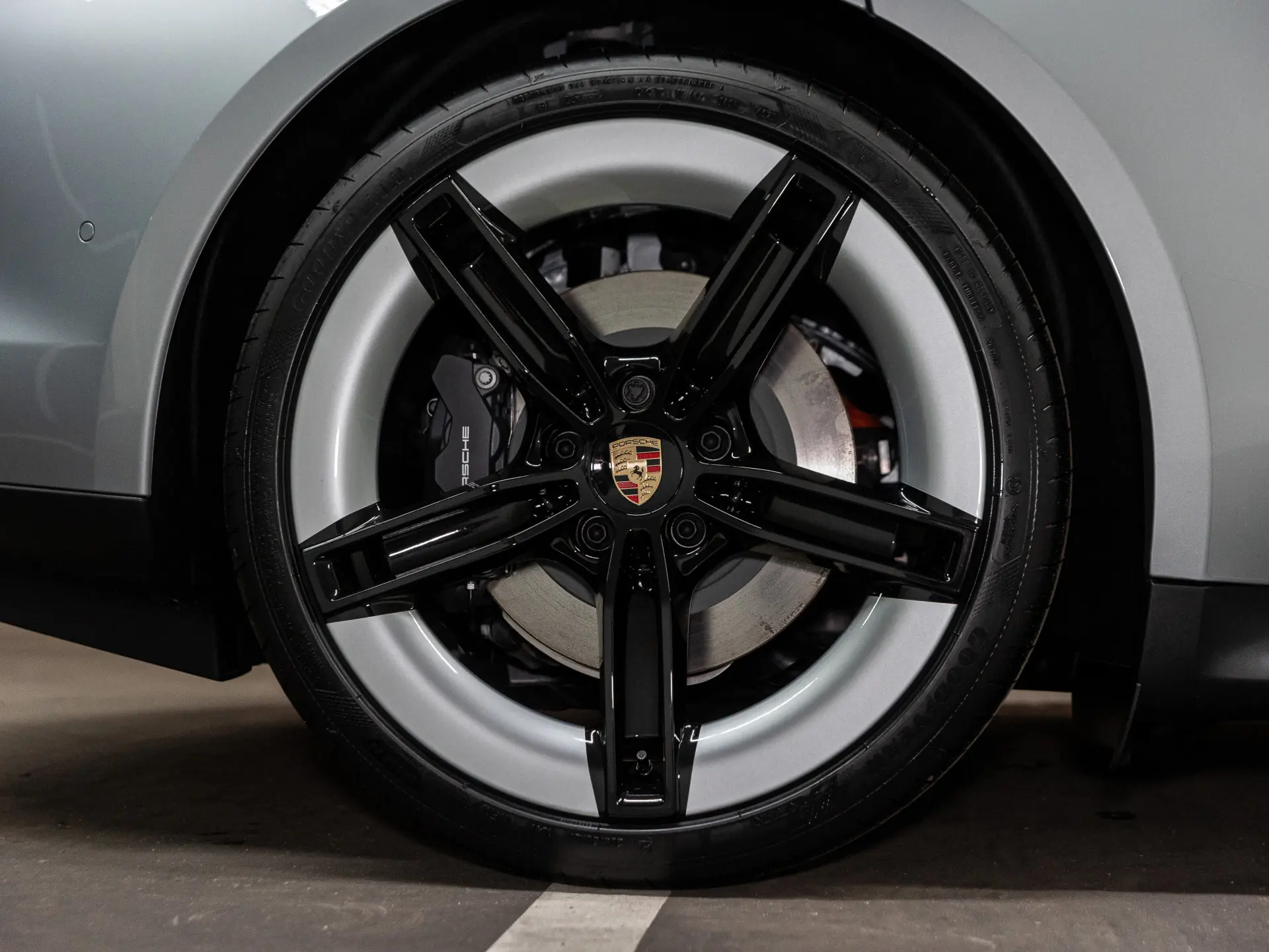 Taycan Sport Turismo Black Edition