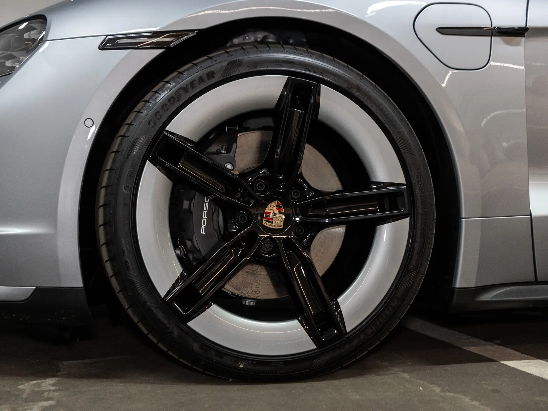 Taycan Sport Turismo Black Edition