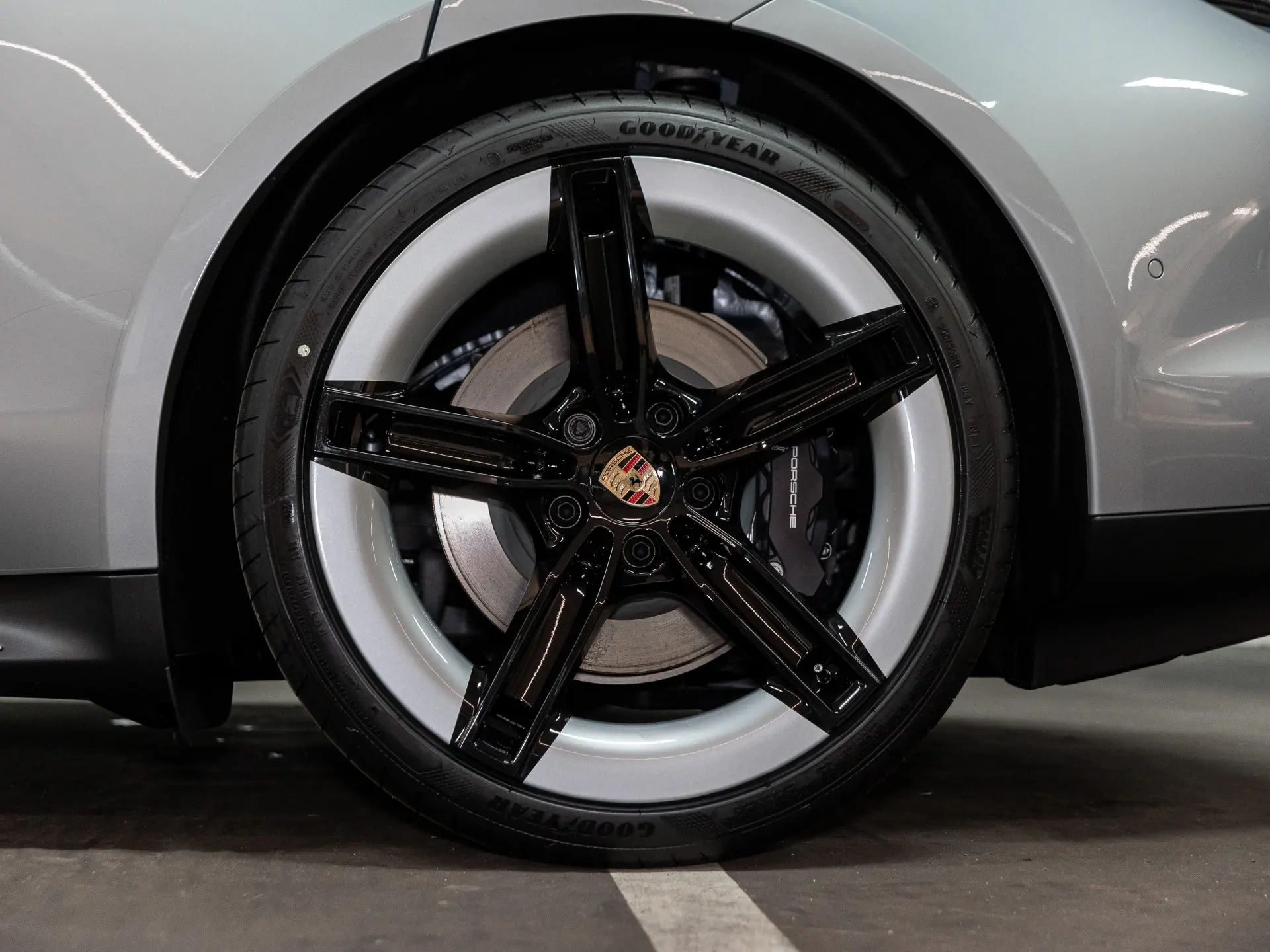 Taycan Sport Turismo Black Edition