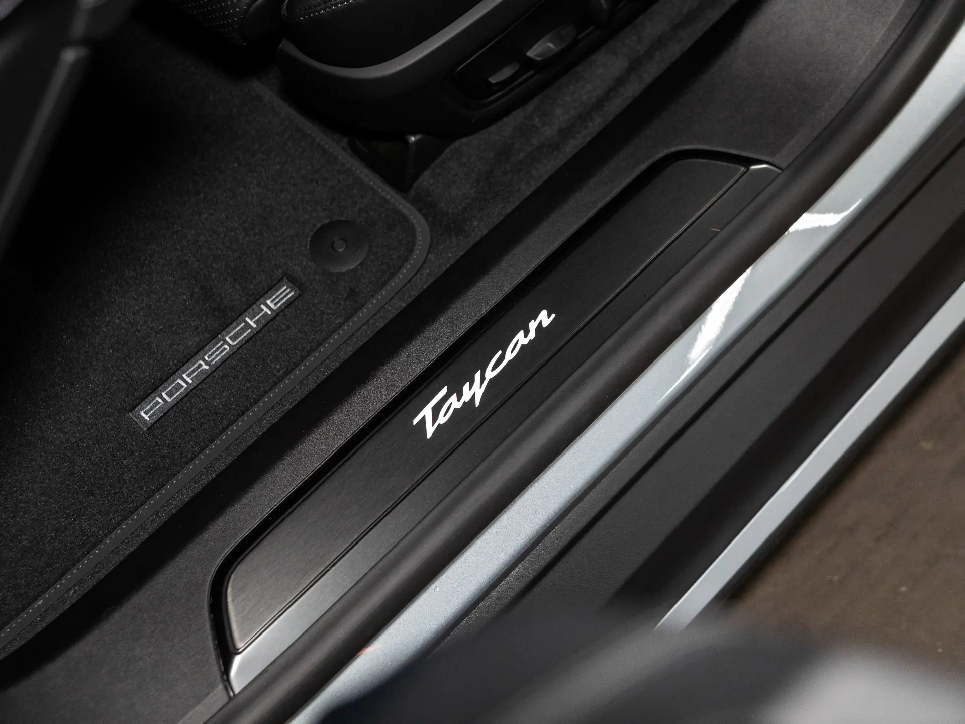 Taycan Sport Turismo Black Edition