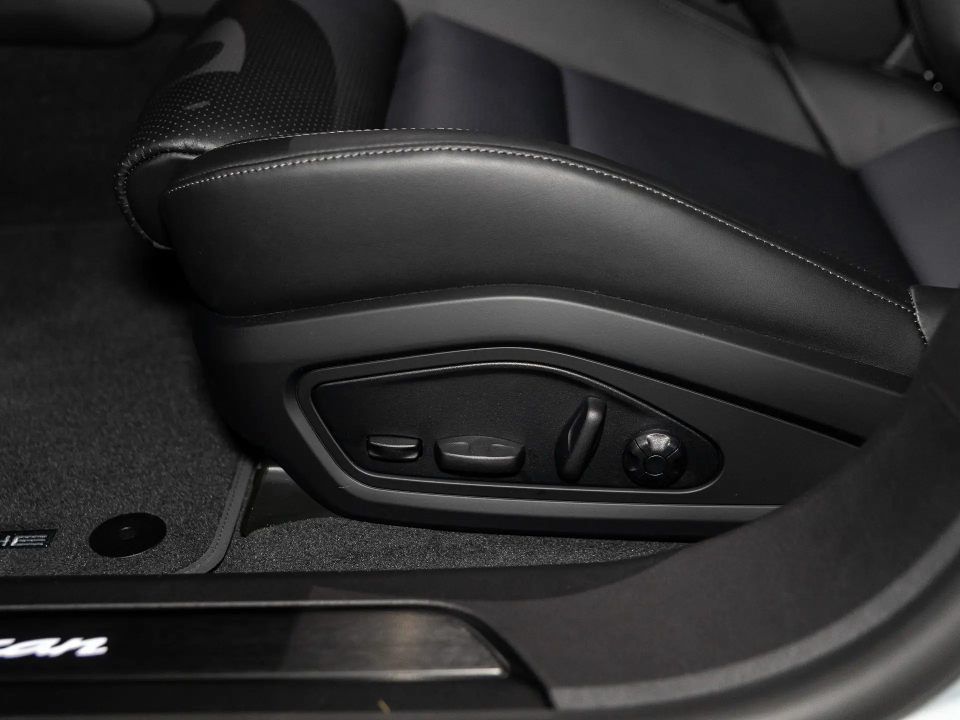 Taycan Sport Turismo Black Edition