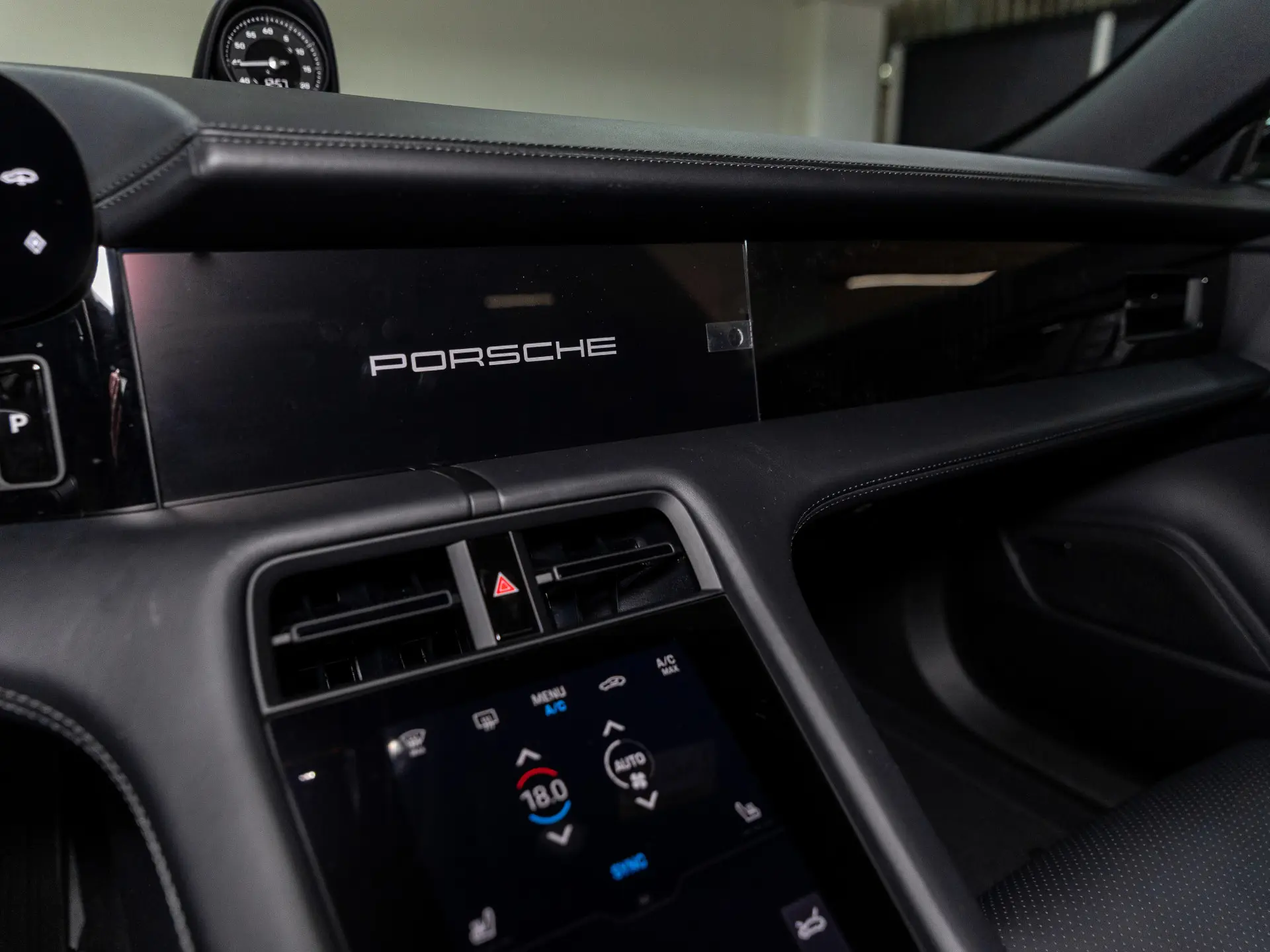 Taycan Sport Turismo Black Edition