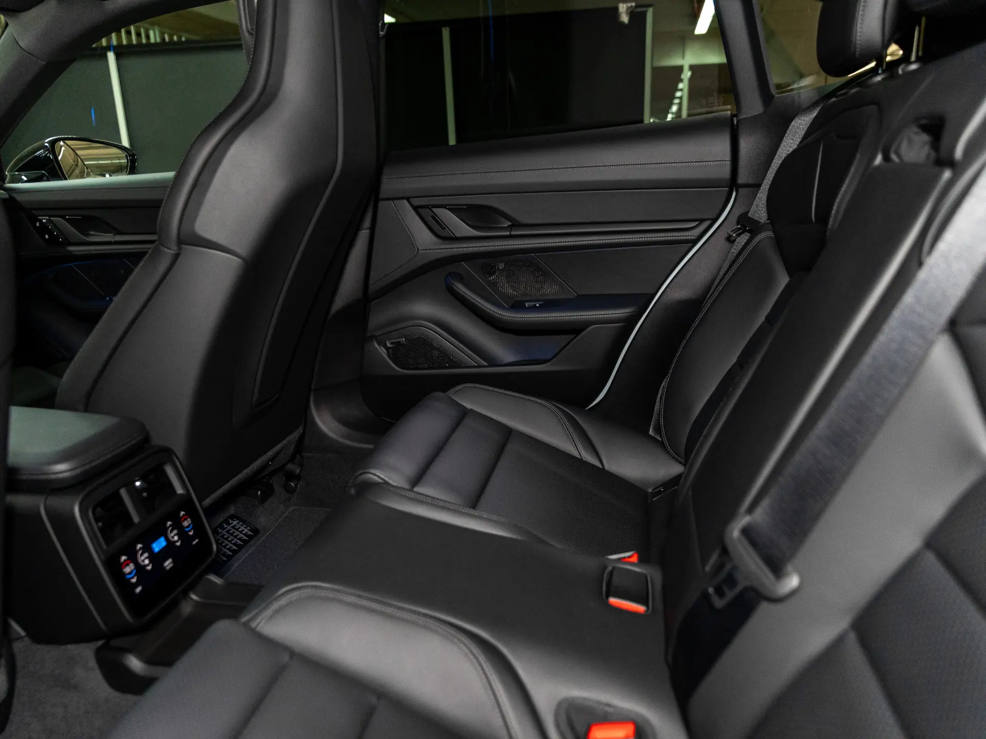 Taycan Sport Turismo Black Edition