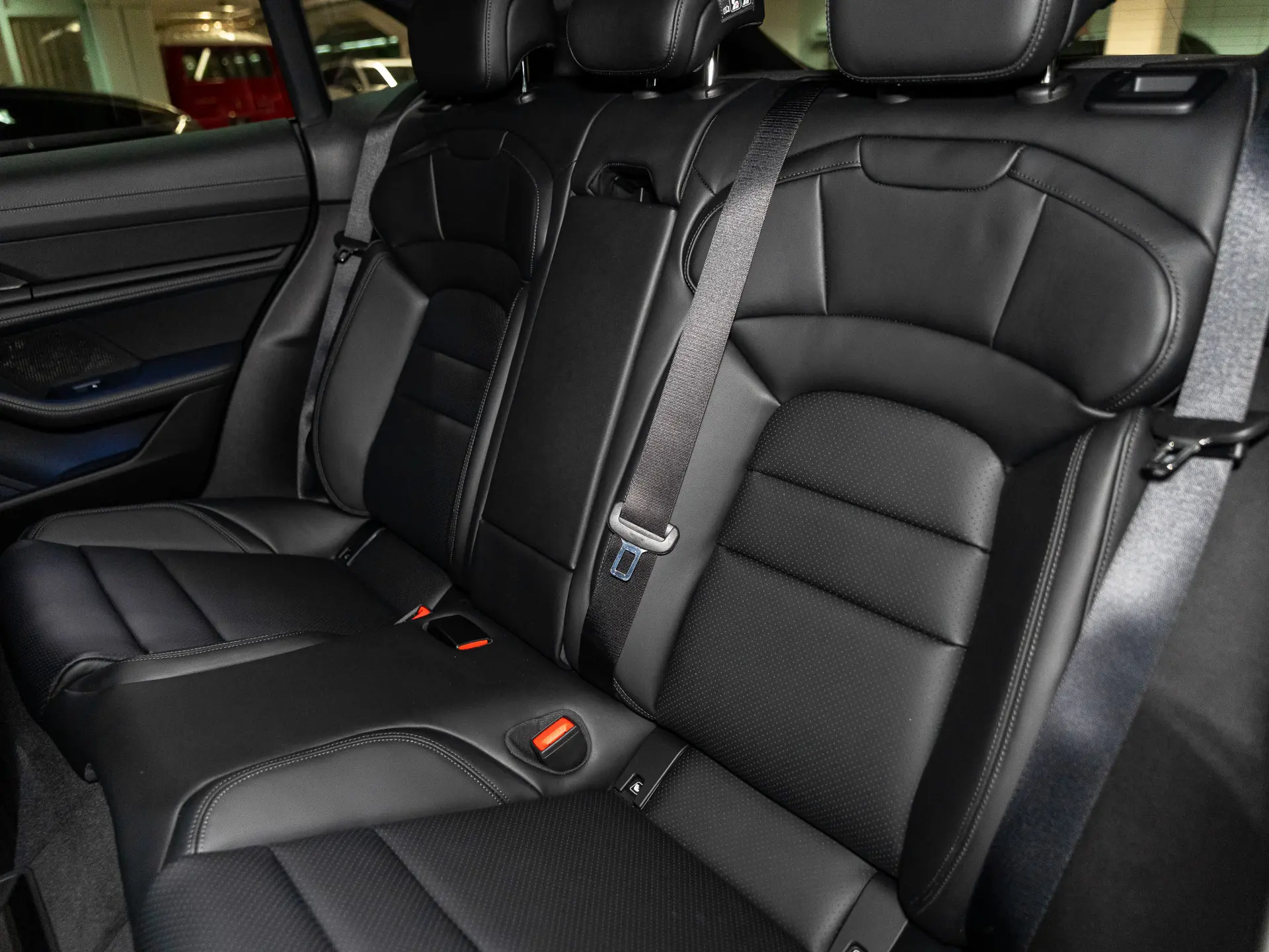 Taycan Sport Turismo Black Edition