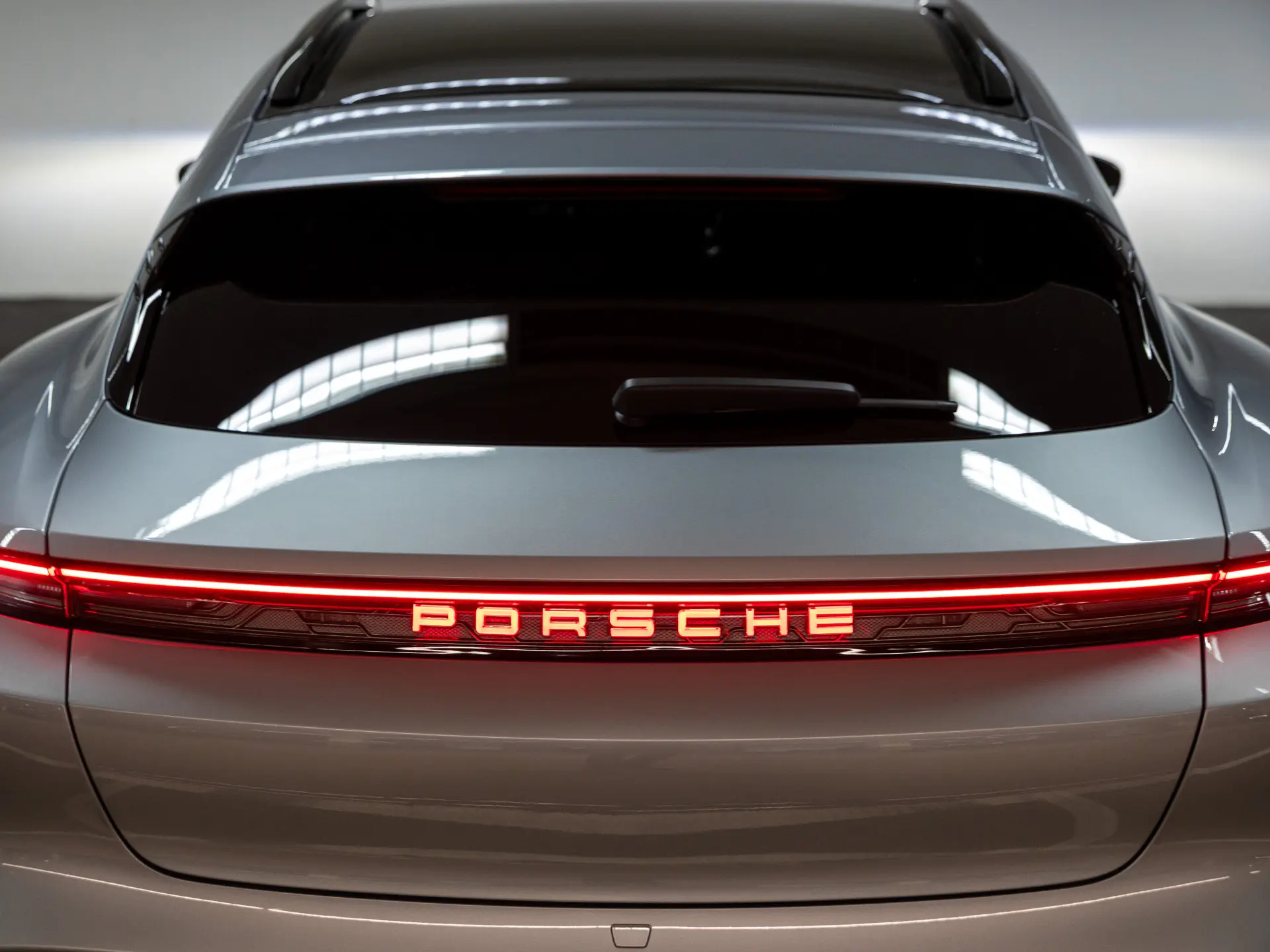 Taycan Sport Turismo Black Edition