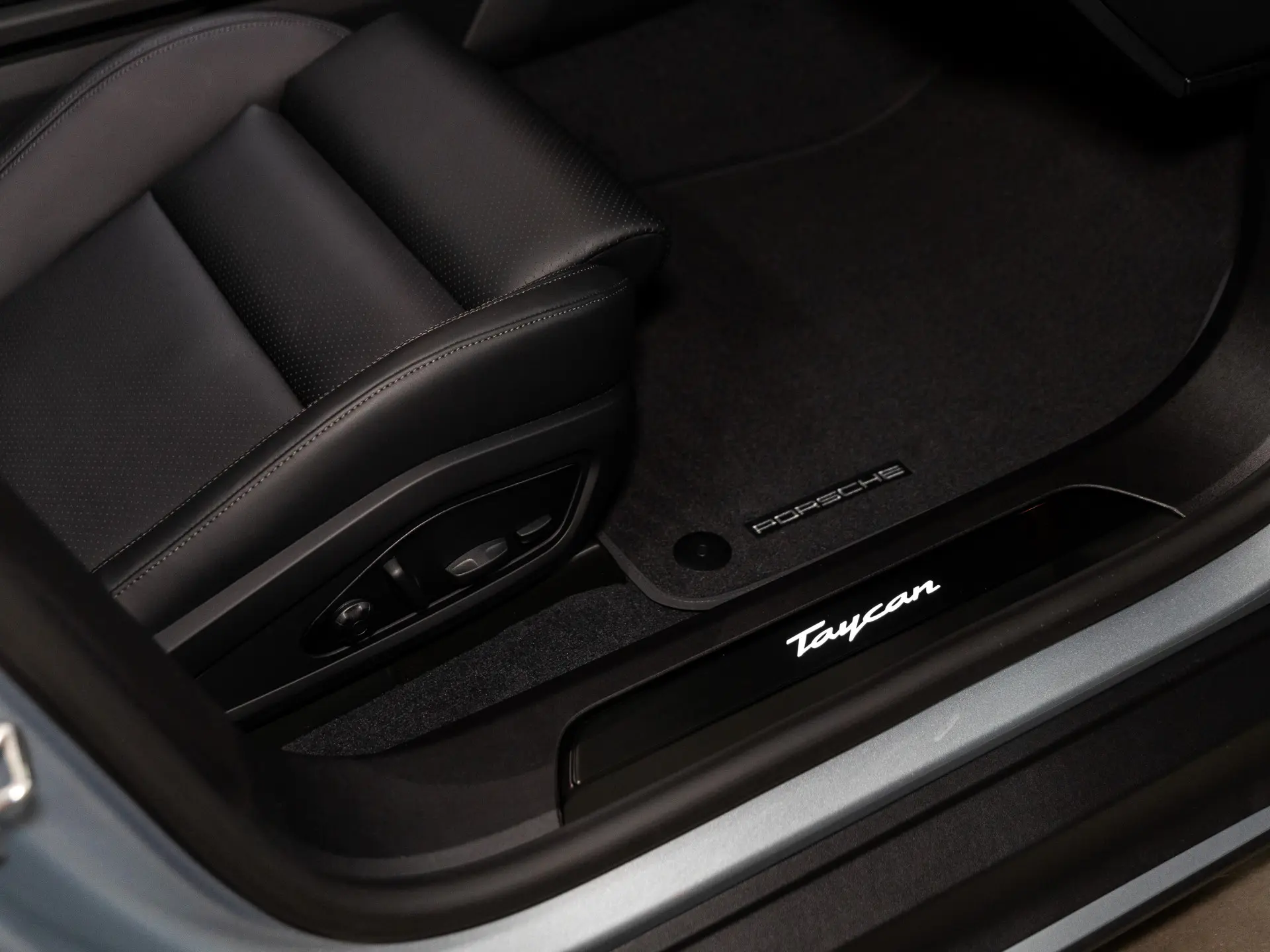 Taycan Sport Turismo Black Edition