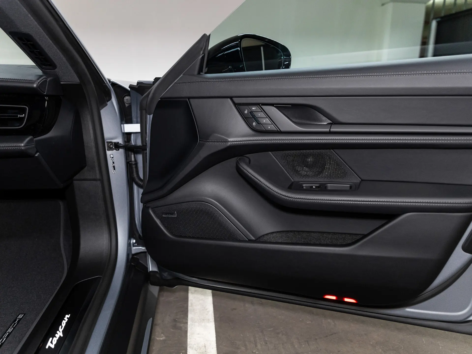 Taycan Sport Turismo Black Edition