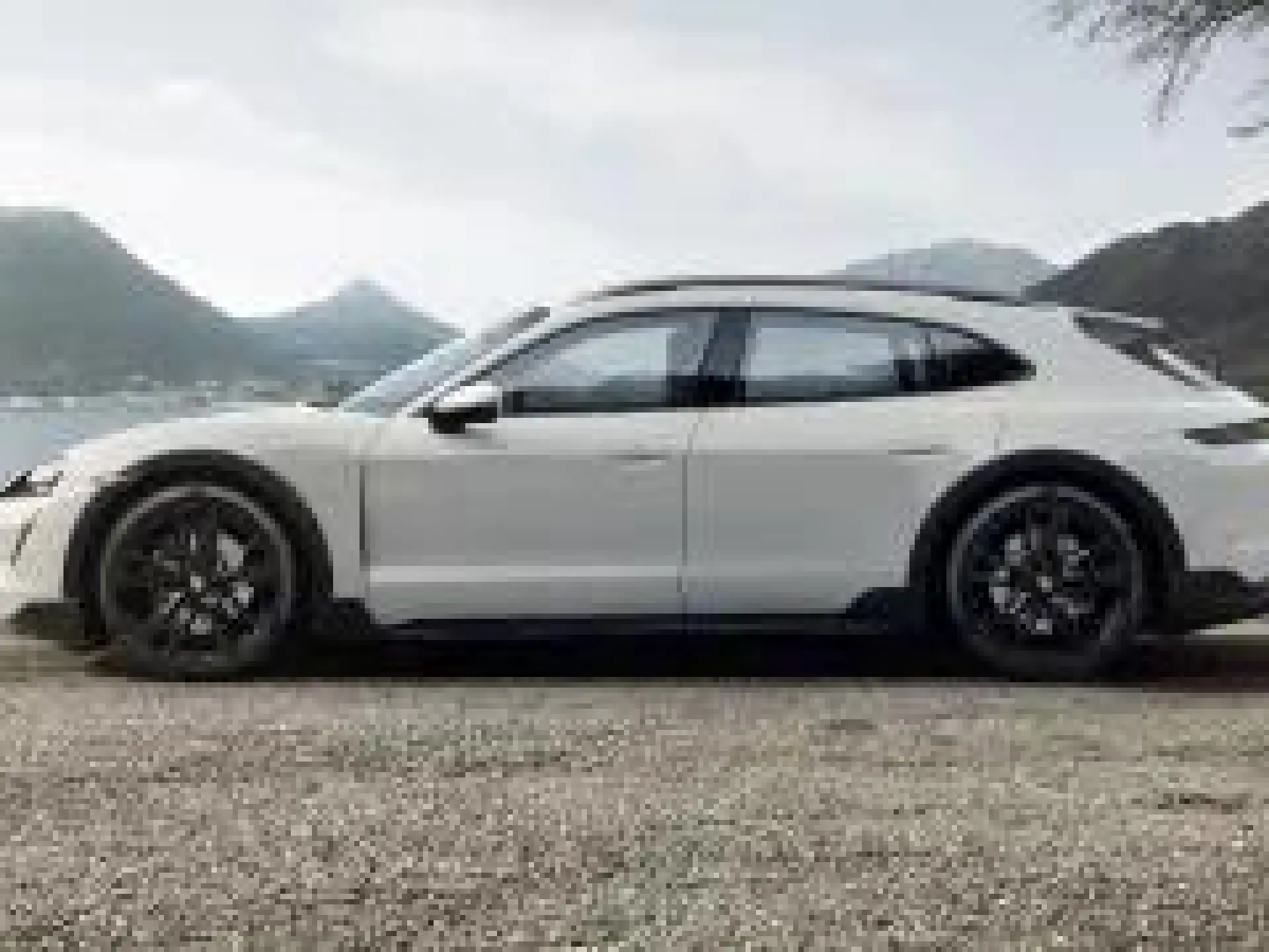 Taycan Cross Turismo 4