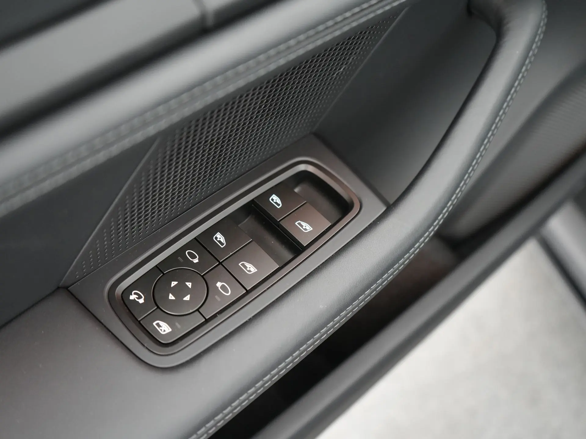 Taycan 4 Black Edition