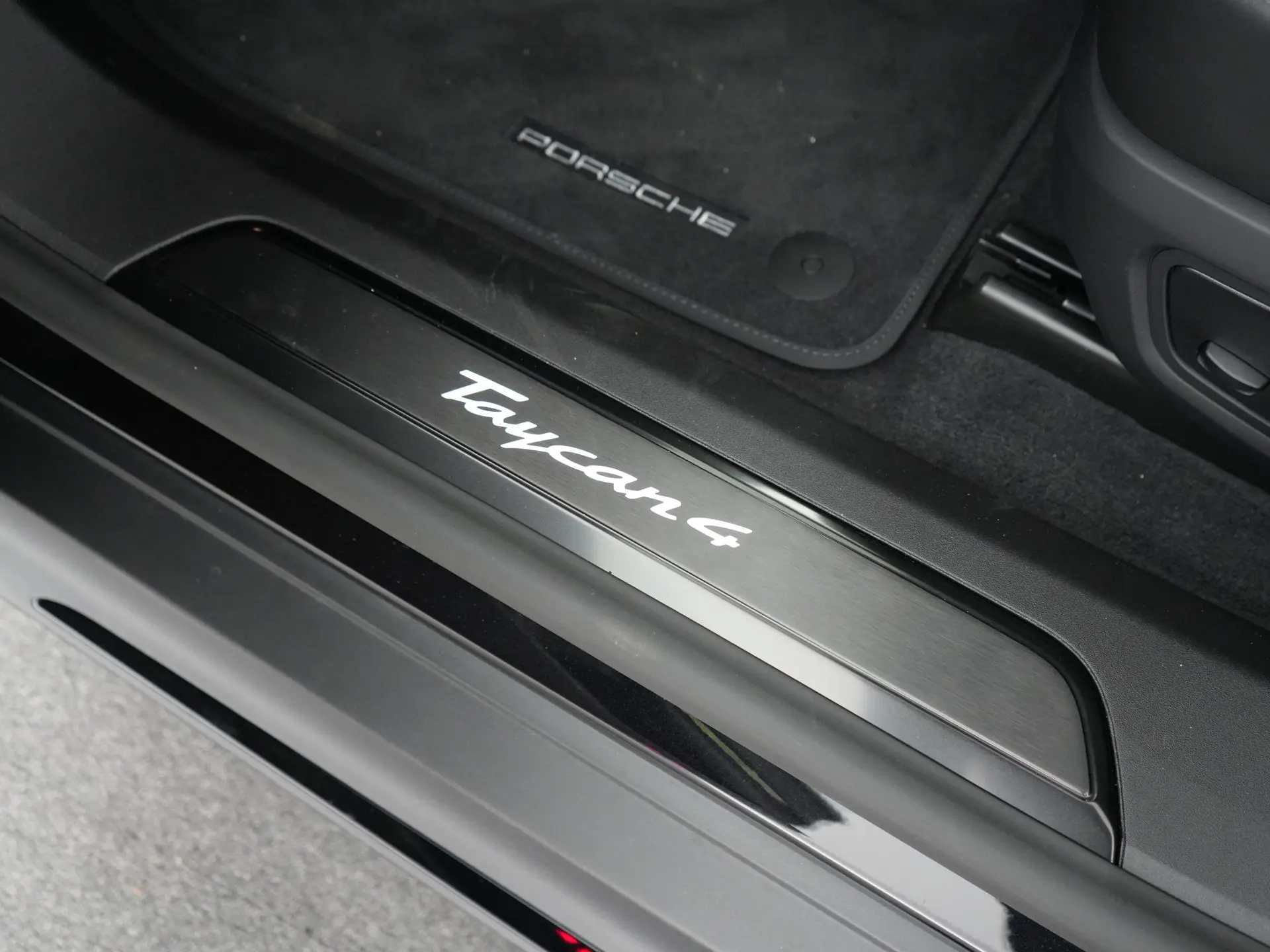 Taycan 4 Black Edition