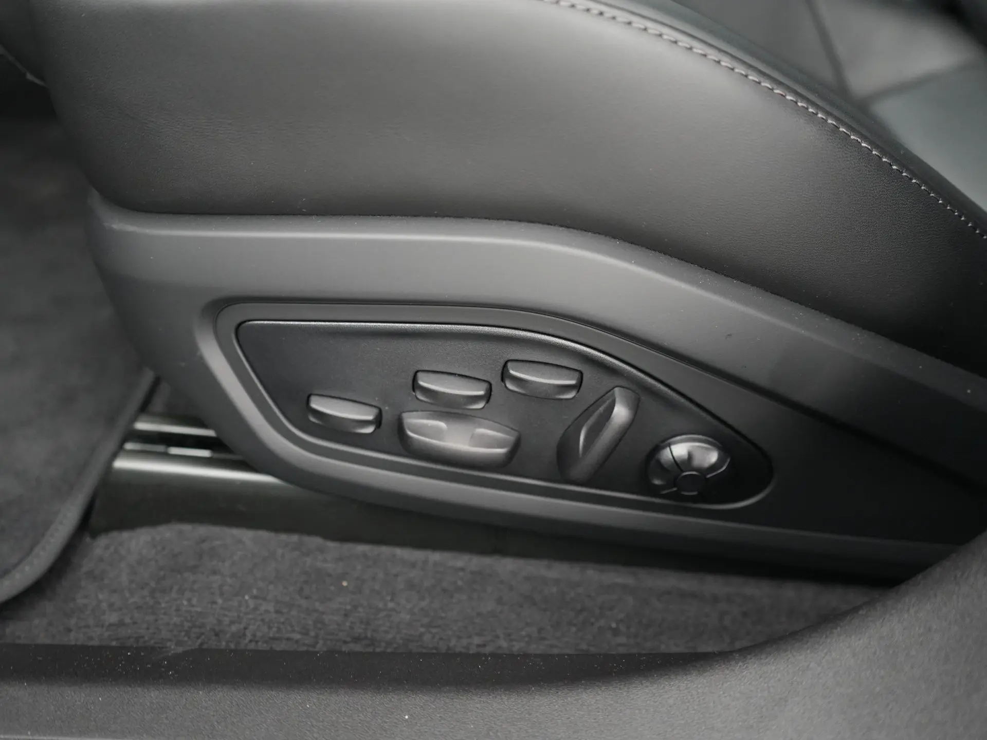 Taycan 4 Black Edition