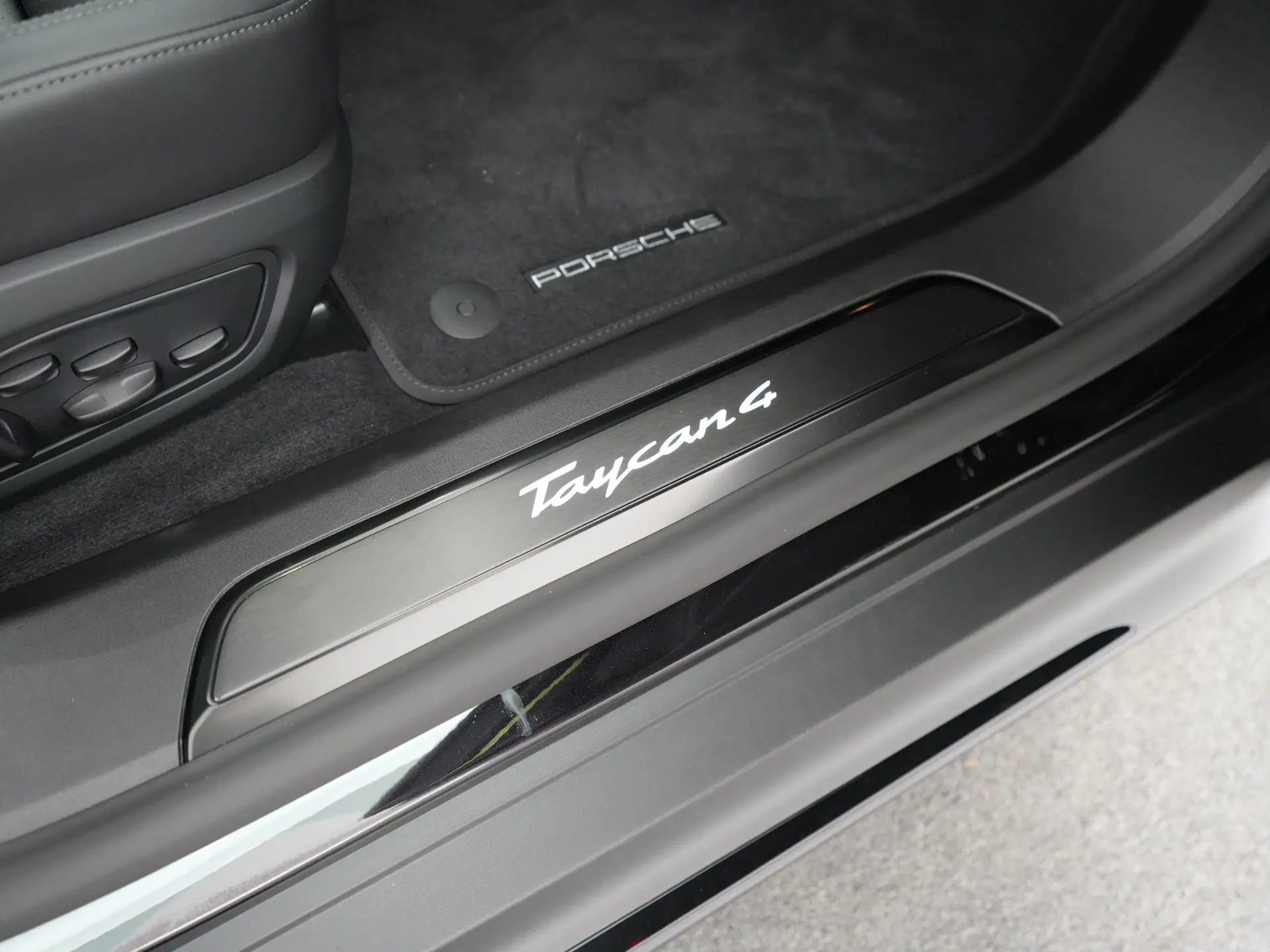 Taycan 4 Black Edition