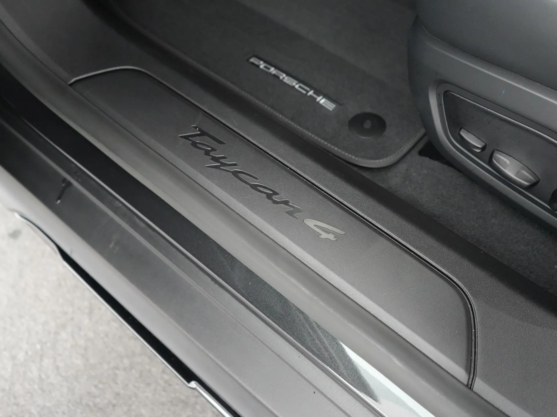 Taycan 4 Cross Turismo