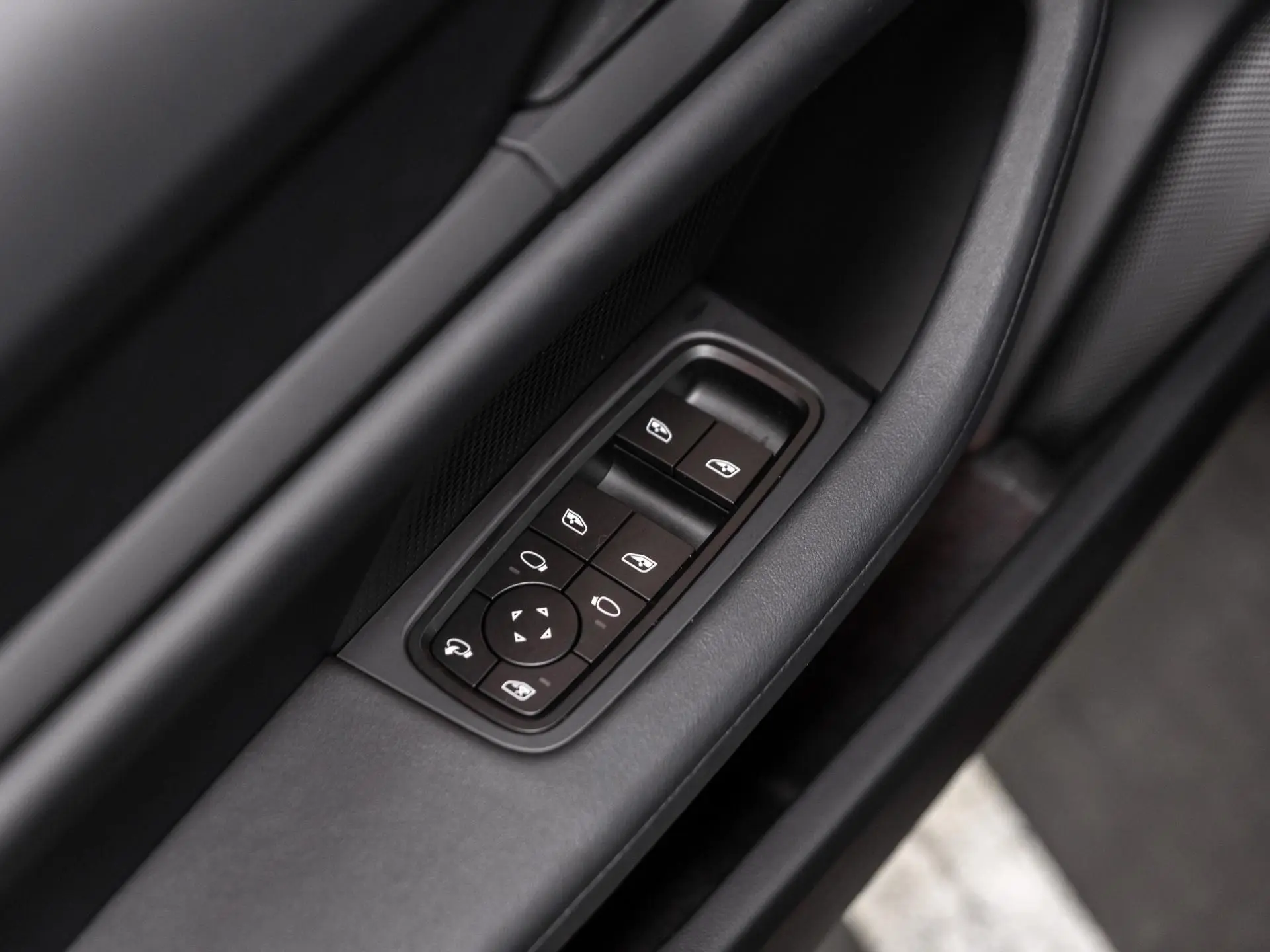 Taycan Black Edition