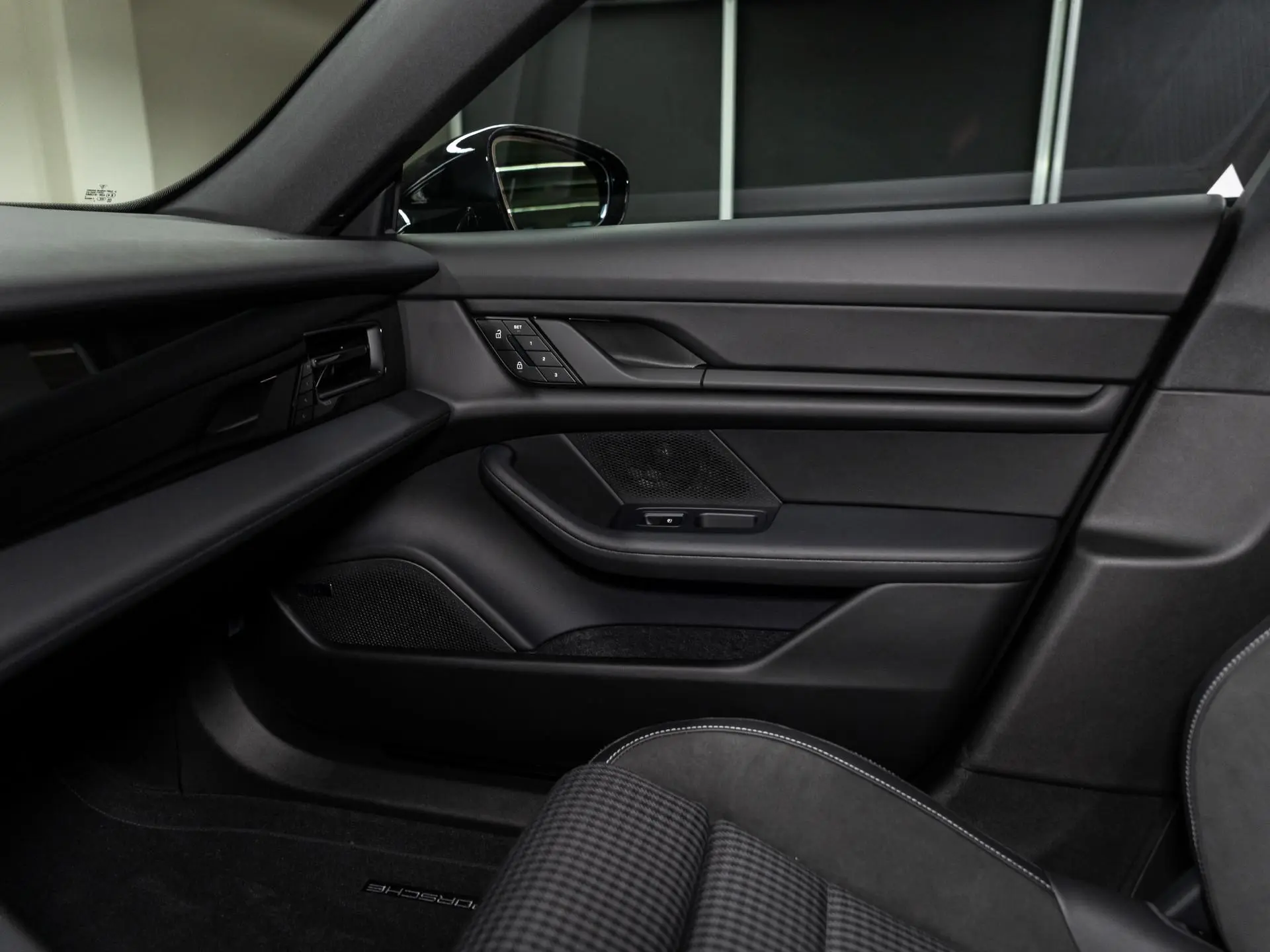 Taycan Black Edition