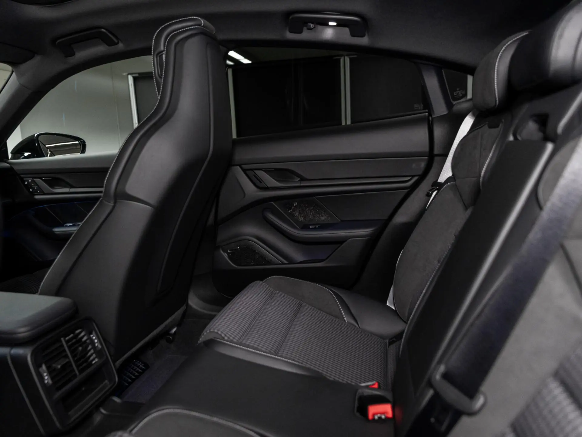 Taycan Black Edition