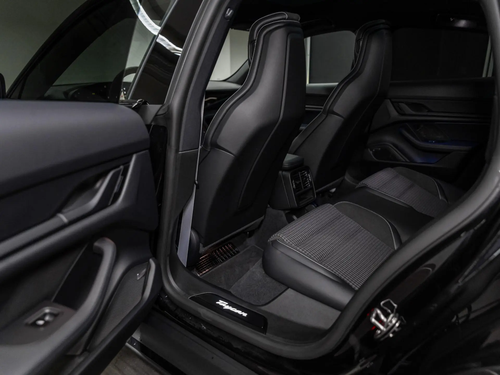 Taycan Black Edition